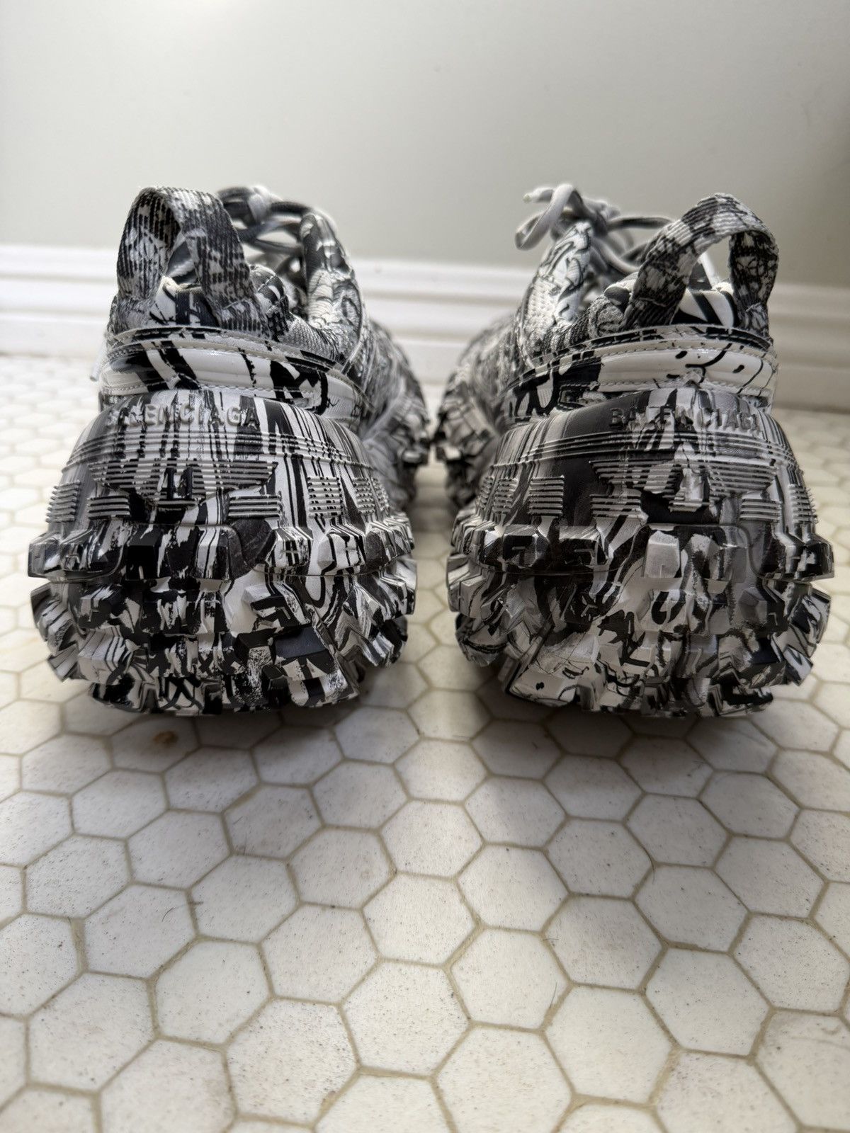 Balenciaga Balenciaga rare Black and White Size US 8.5 / EU 41-42 - 3 Thumbnail