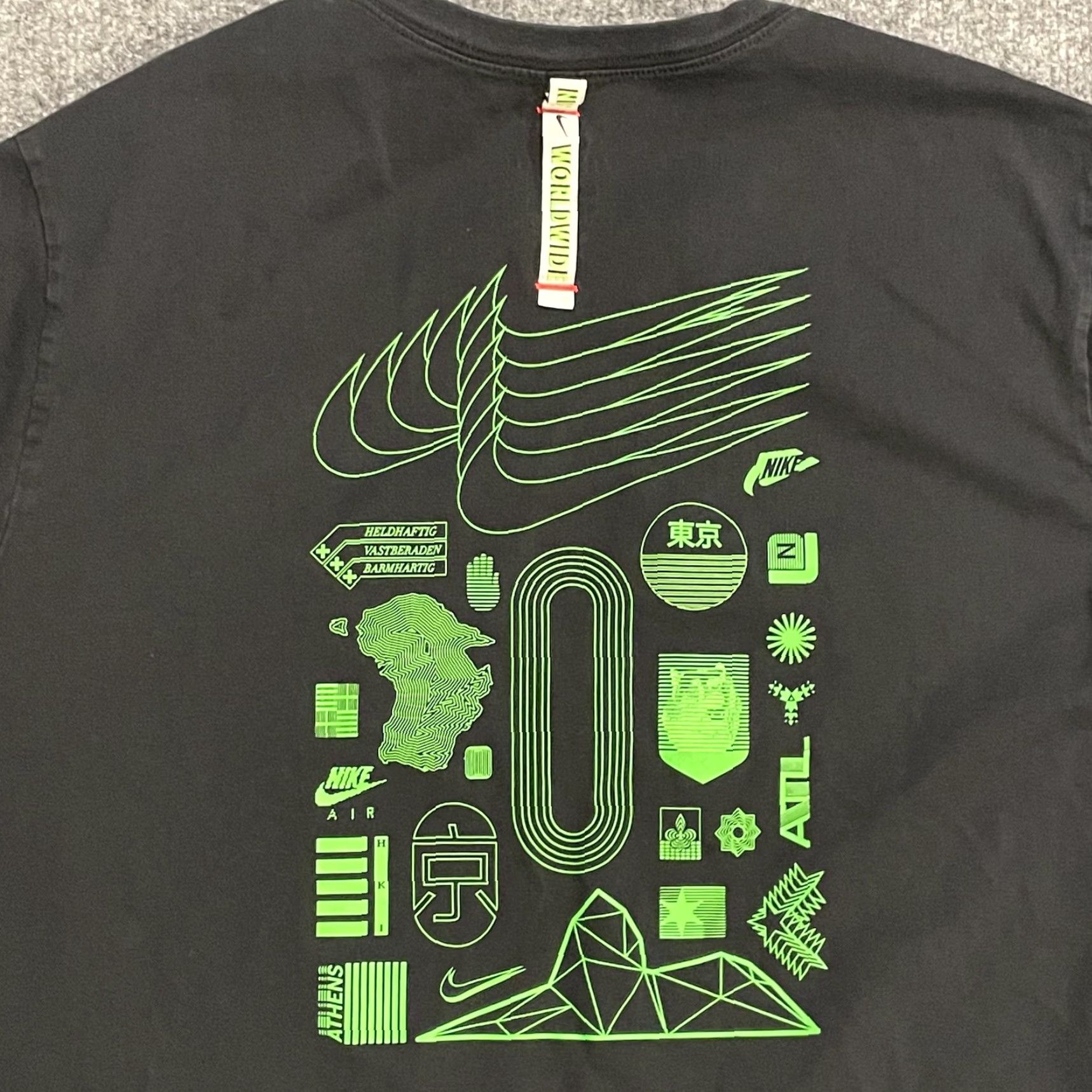 Nike Nike Worldwide Graphic Tee CW5835-010 2XL Black Mens Short Sleeve Crewneck Cotton T-Shirt Swoosh Globe Back Graphic Size US XXL / EU 58 / 5 - 4 Thumbnail