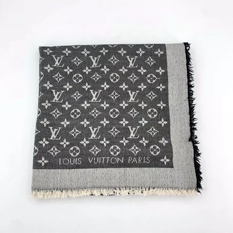 Louis Vuitton Louis Vuitton Grey logo presbyopic full print mulberry sil Size ONE SIZE - 1 Thumbnail