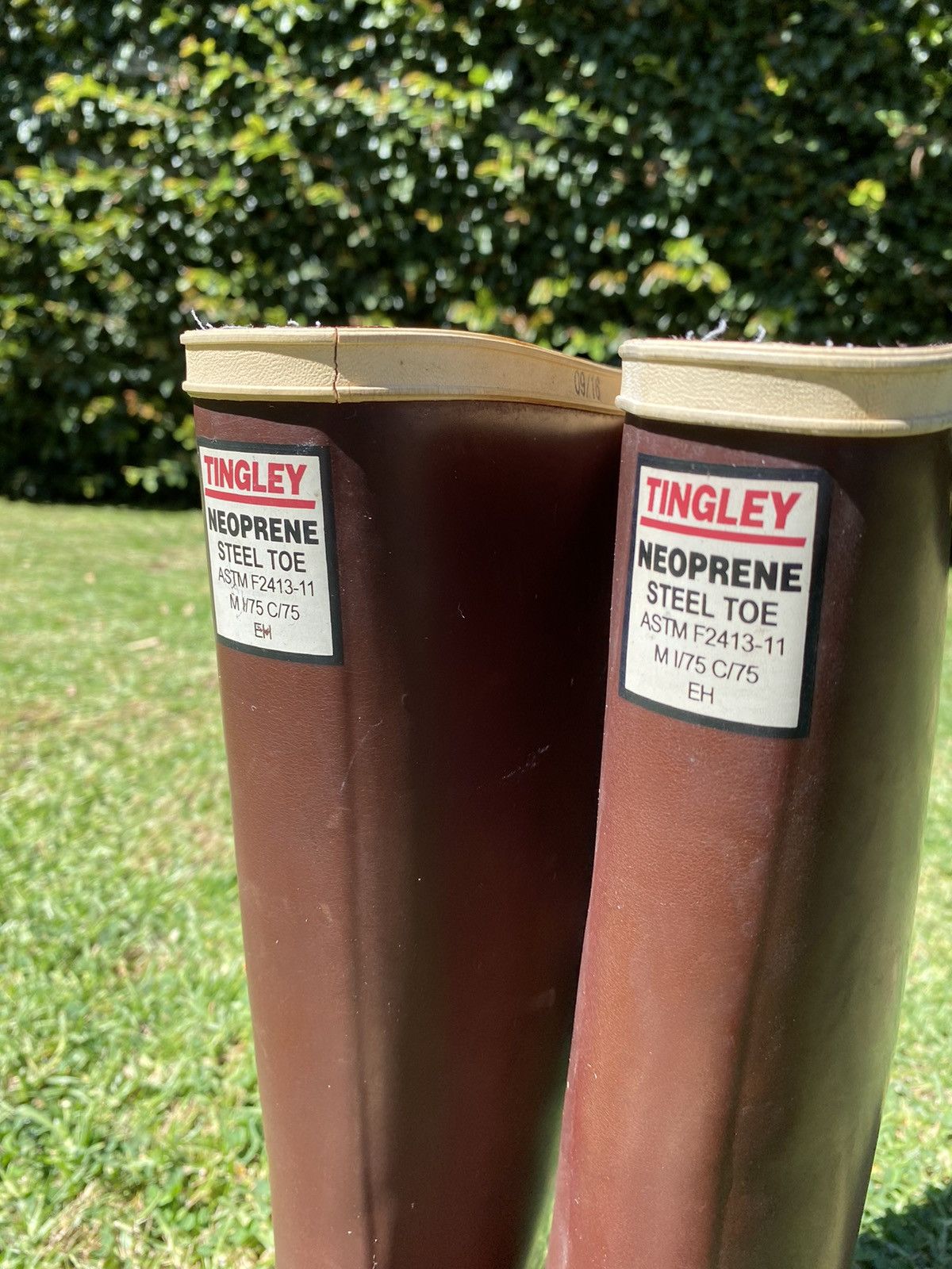 Vintage VINTAGE Tingley Neoprene Steel Toe Boots Size US 9 / EU 42 - 2 Thumbnail