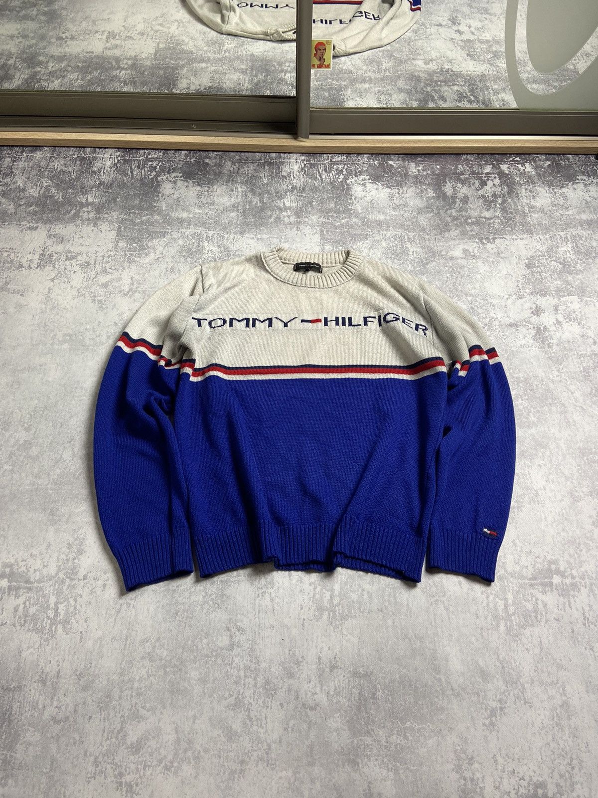 Rare OG Tommy Hilfiger Crewneck Sweatshirt Big Logo Pullover / selling Fashion Style / Streetwear / Top Fashions / Medium Size