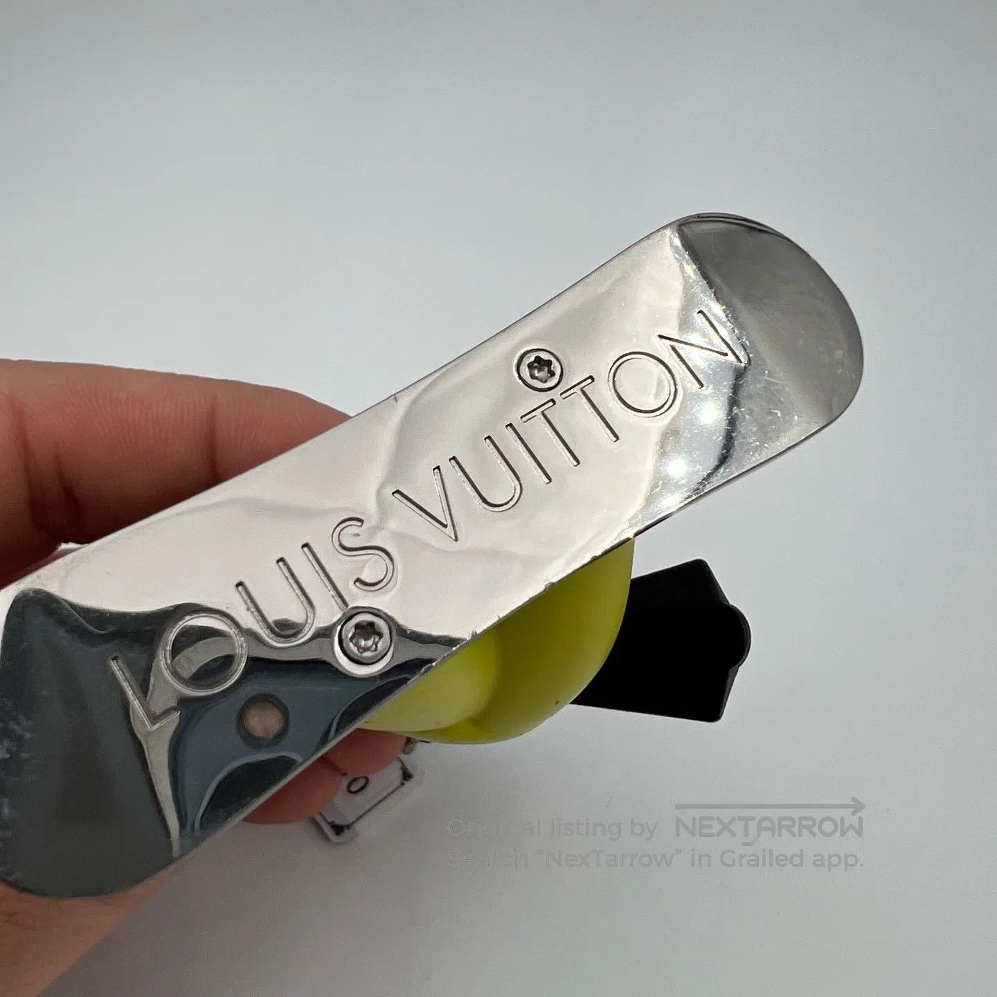 Louis Vuitton Louis Vuitton Sunflower Skiing Keychain Size ONE SIZE - 4 Thumbnail