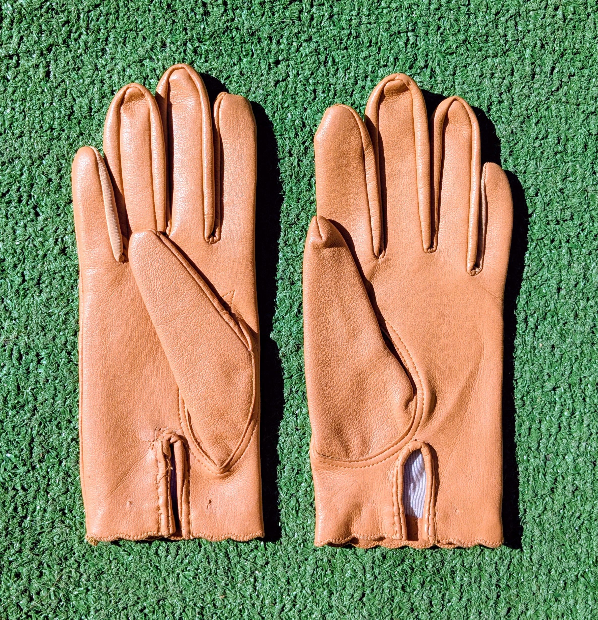 Other 1960's Caramel Vintage PINHOLES Petite Faux Leather Gloves Size ONE SIZE - 3 Thumbnail