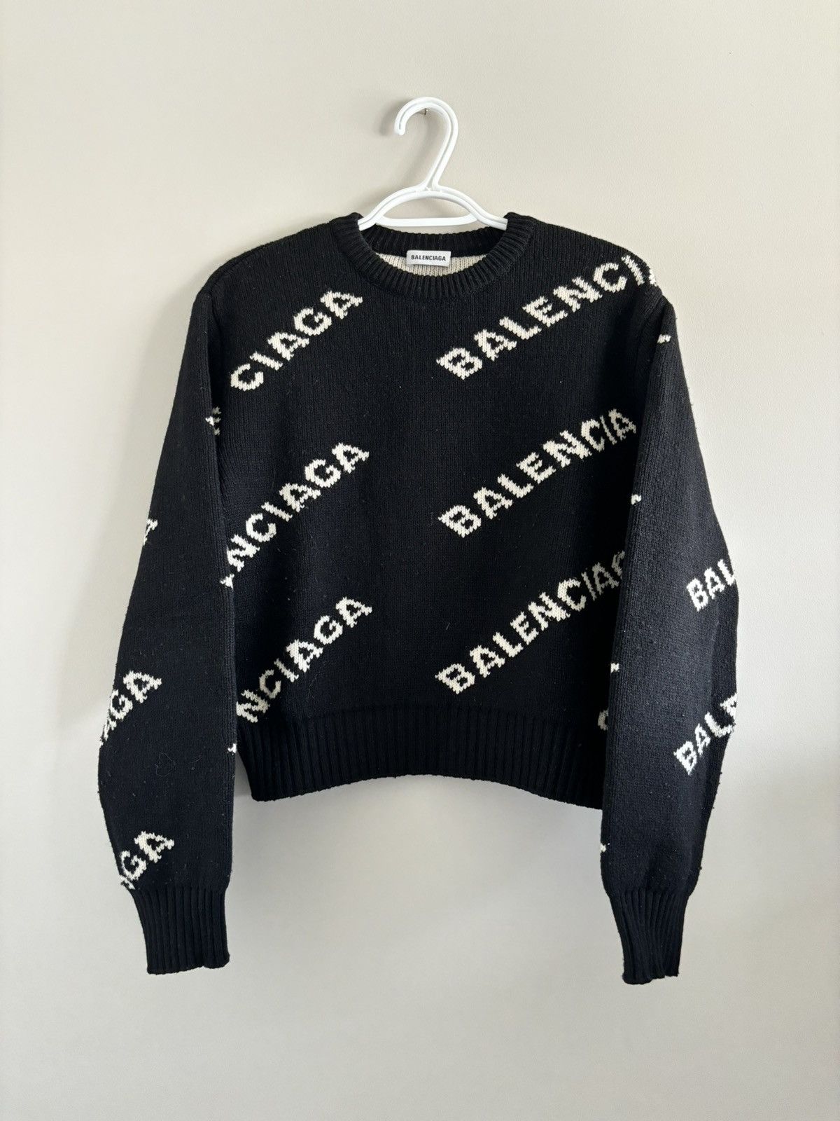 Balenciaga Balenciaga Allover Logo cropped Knit Sweater Size XS / US 0-2 / IT 36-38 - 1 Thumbnail