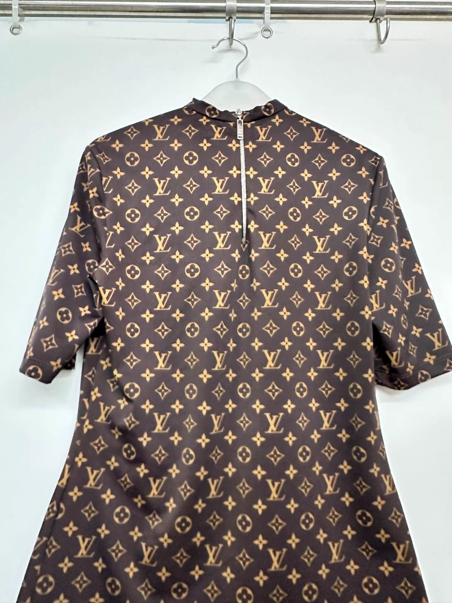 Louis Vuitton Louis Vuitton All Over Print Short Sleeve M 39s 94c 64l Size M / US 6-8 / IT 42-44 - 3 Thumbnail