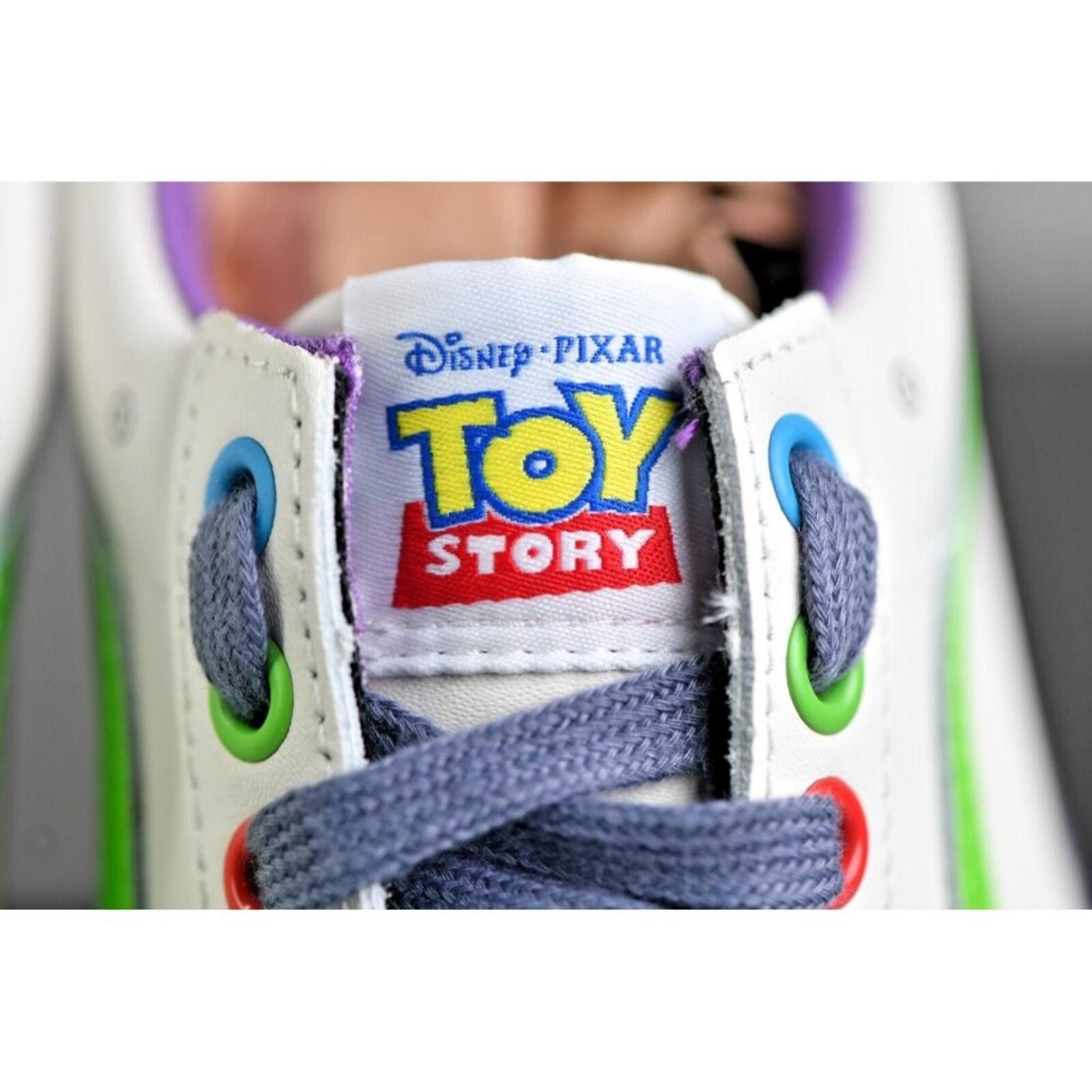 Vans Vans Old Skool x Disney Pixar Toy Story Buzz Light Size US 7 / EU 40 - 4 Thumbnail