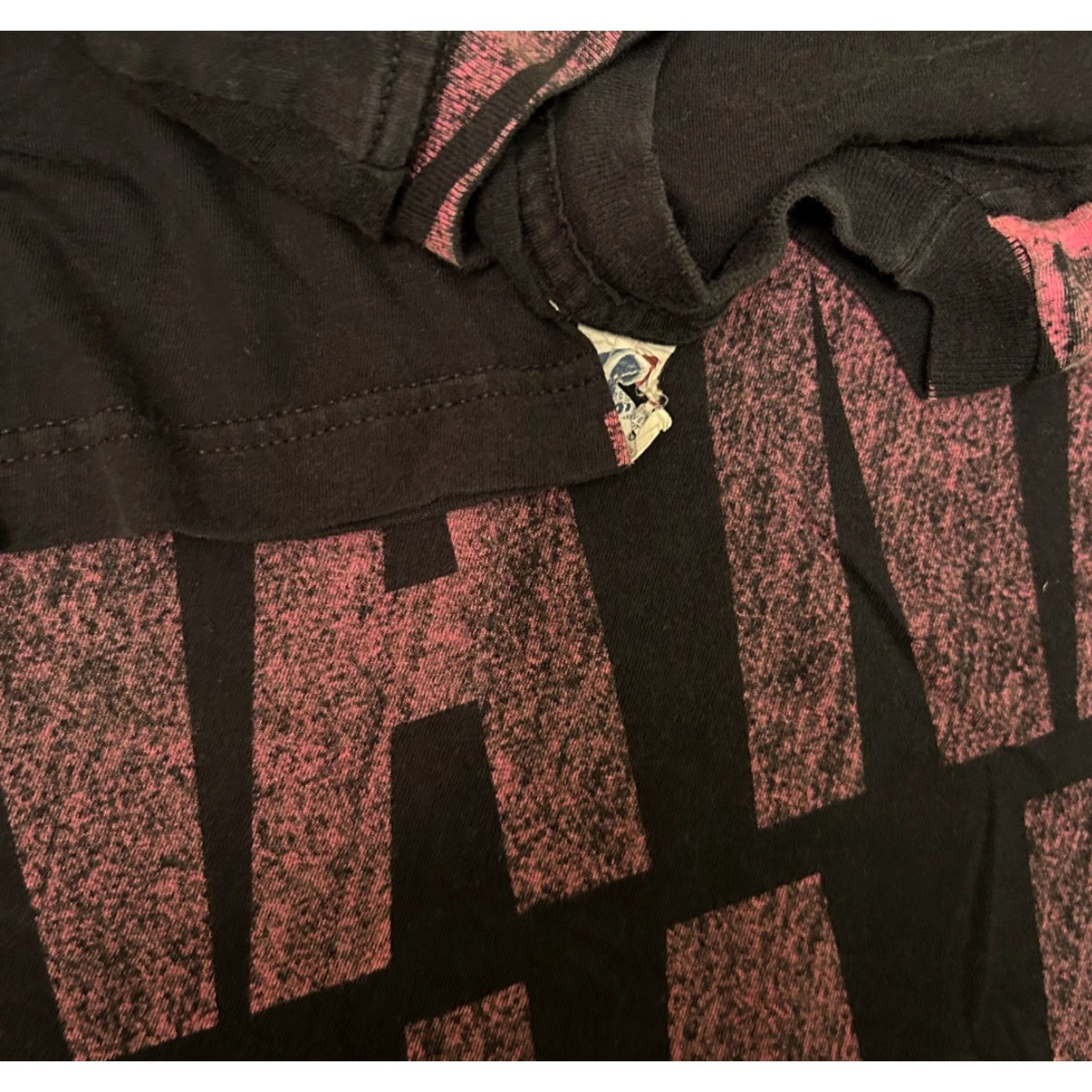 Gloverall VINTAGE My Chemical Romance Band Tee Black Pink All Over Print VTG Shirt Small Mens T-Shirt Short Sleeve Black Band Rock Emo 90s Size US S / EU 44-46 / 1 - 2 Thumbnail