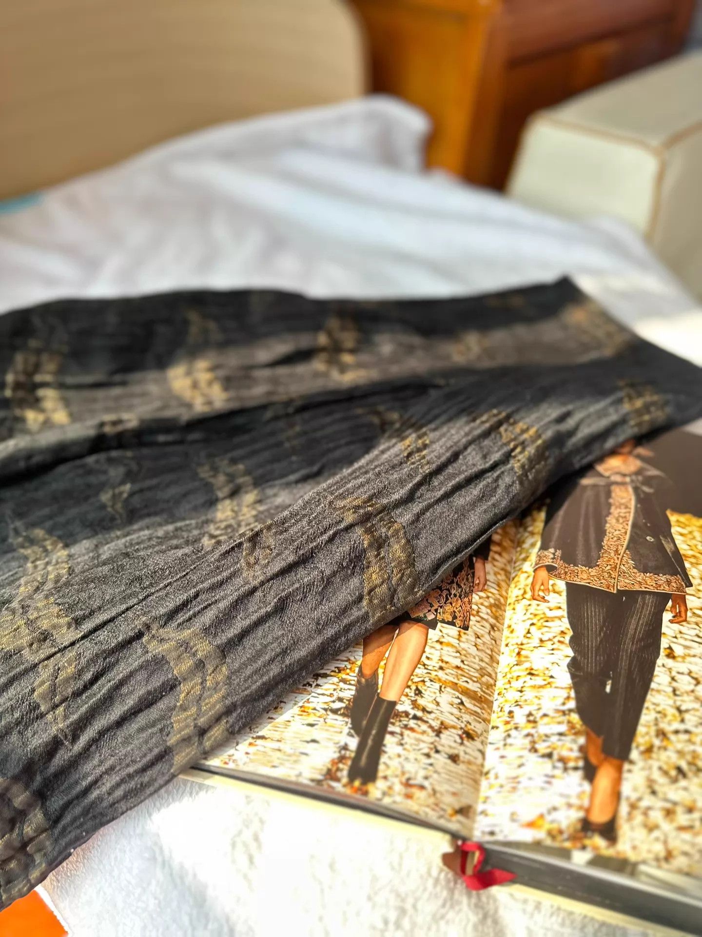 Dries Van Noten DVN Gold Lip Print Irregular Pleated Skirt 36 Size 25" / US 0 / IT 36 - 1 Thumbnail
