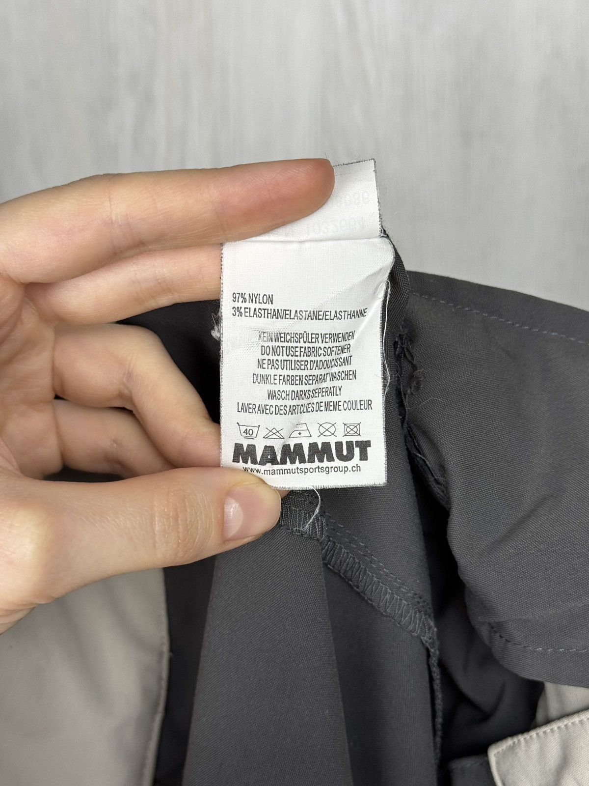 Mammut Mammut mens big logo grey relaxed hiking trekking shorts 50 Size US 34 / EU 50 - 12 Thumbnail