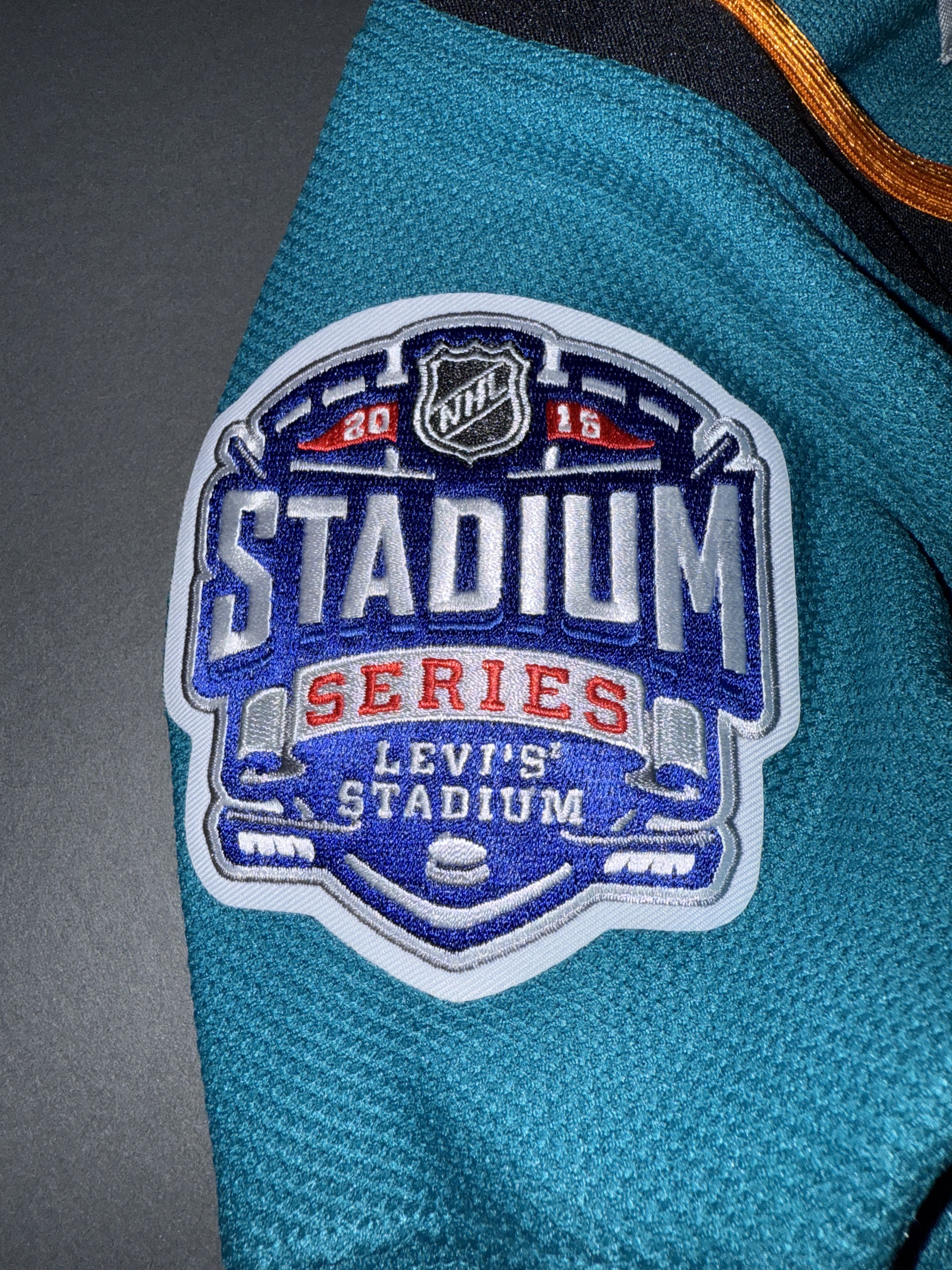 NHL × Reebok Joe Thornton 2015 Outdoor Classic Jersey Size US M / EU 48-50 / 2 - 5 Thumbnail