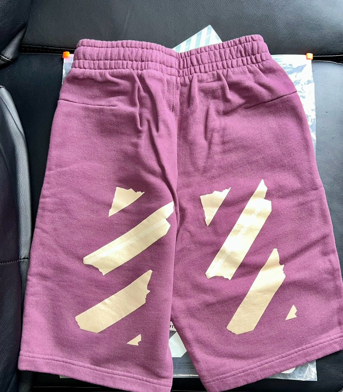 Off-White Off-White Tape Arrows Sweat Shorts size XXS Size US 26 / EU 42 - 2 Thumbnail