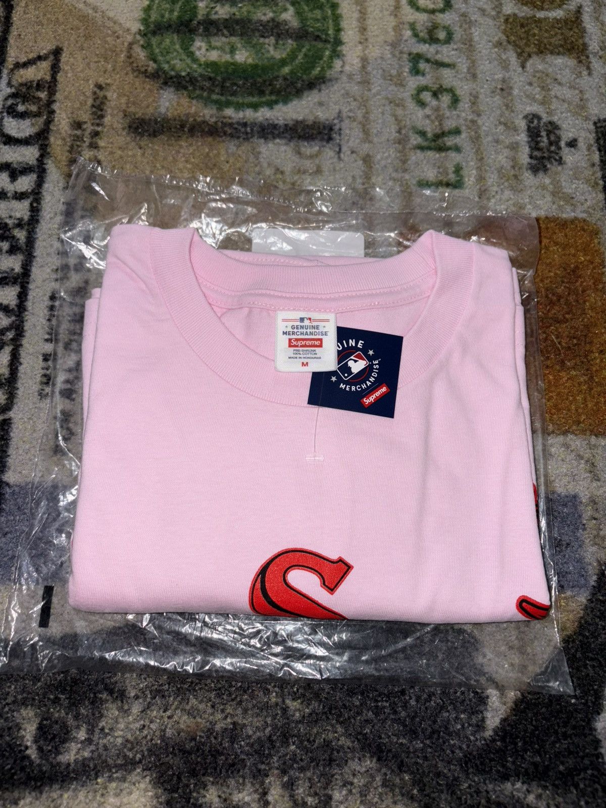 MLB × Supreme Supreme MLB Teams Sox Tee Light Pink Size US M / EU 48-50 / 2 - 4 Thumbnail