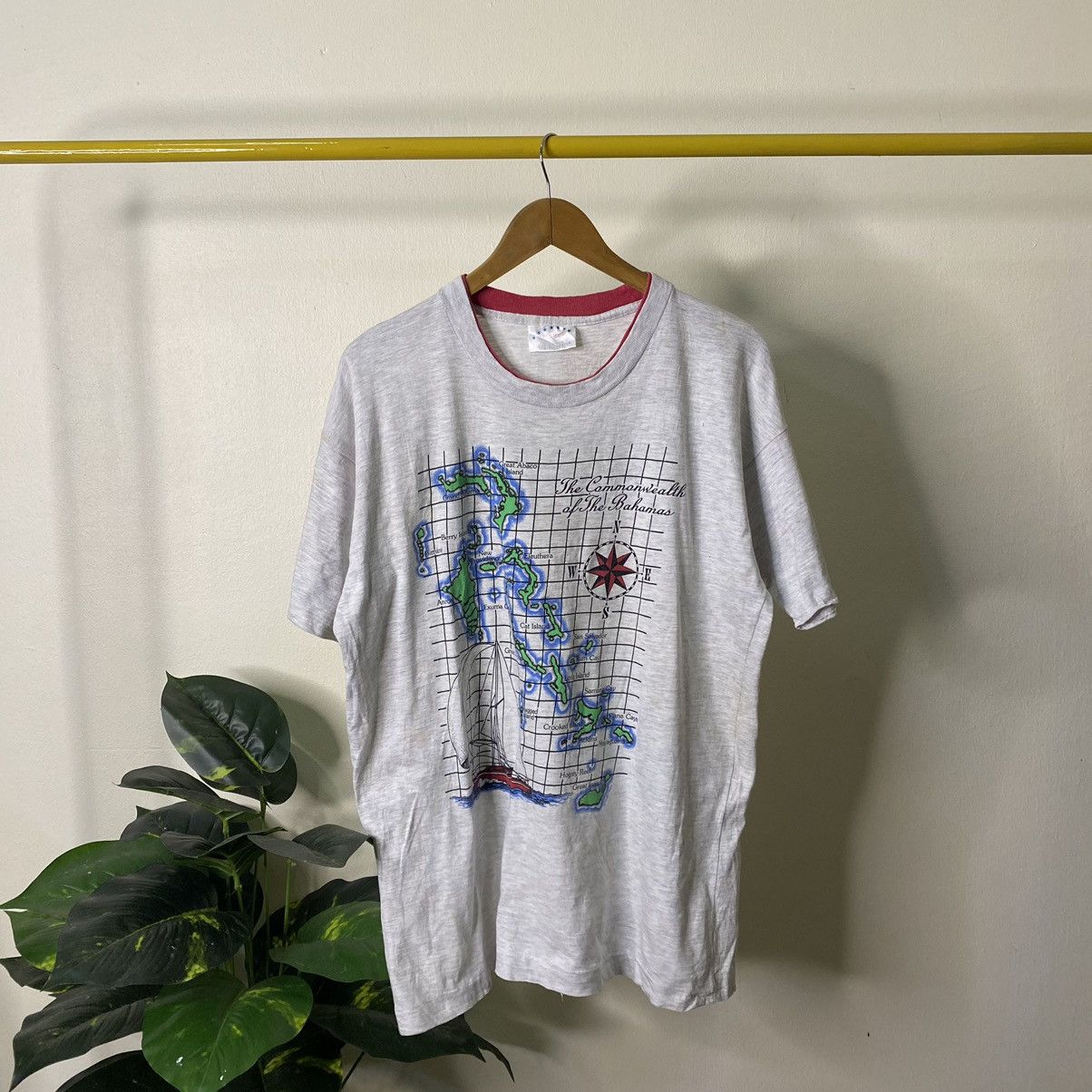Vintage Vintage Tshirt The Commanwealth of The Bahamas Size US XL / EU 56 / 4 - 1 Thumbnail