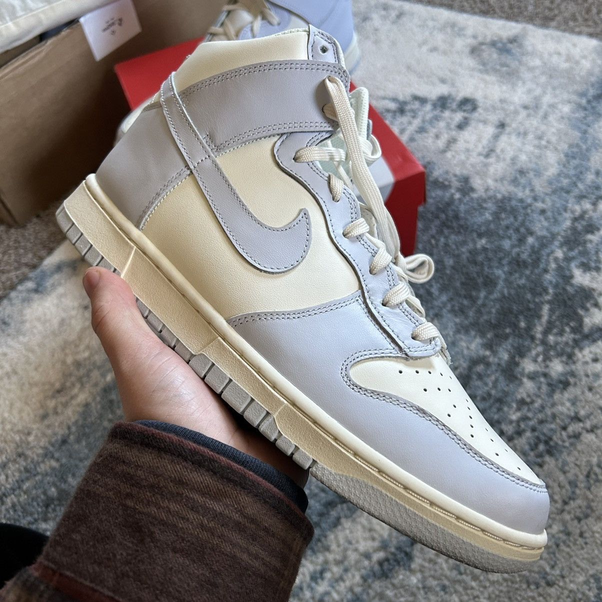 Nike DD1869-102 NiKE DUNK HiGH FOOTBALL GREY SAiL PALE iVORY Size US 10 / EU 43 - 3 Thumbnail