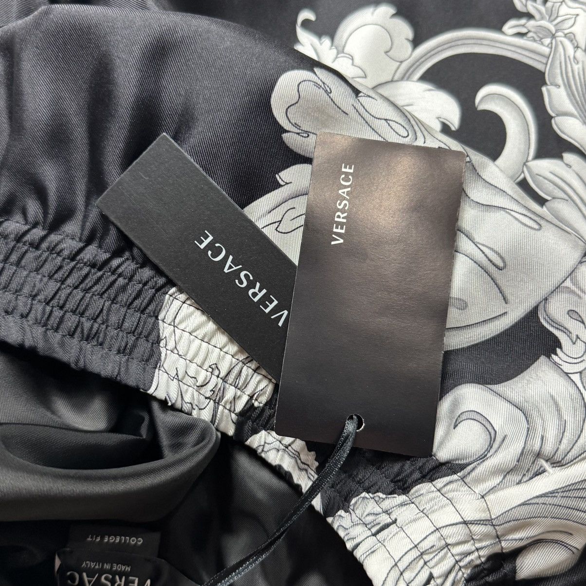 Versace Versace Baroque print silk twill shorts $1100 Size US 32 / EU 48 - 7 Thumbnail