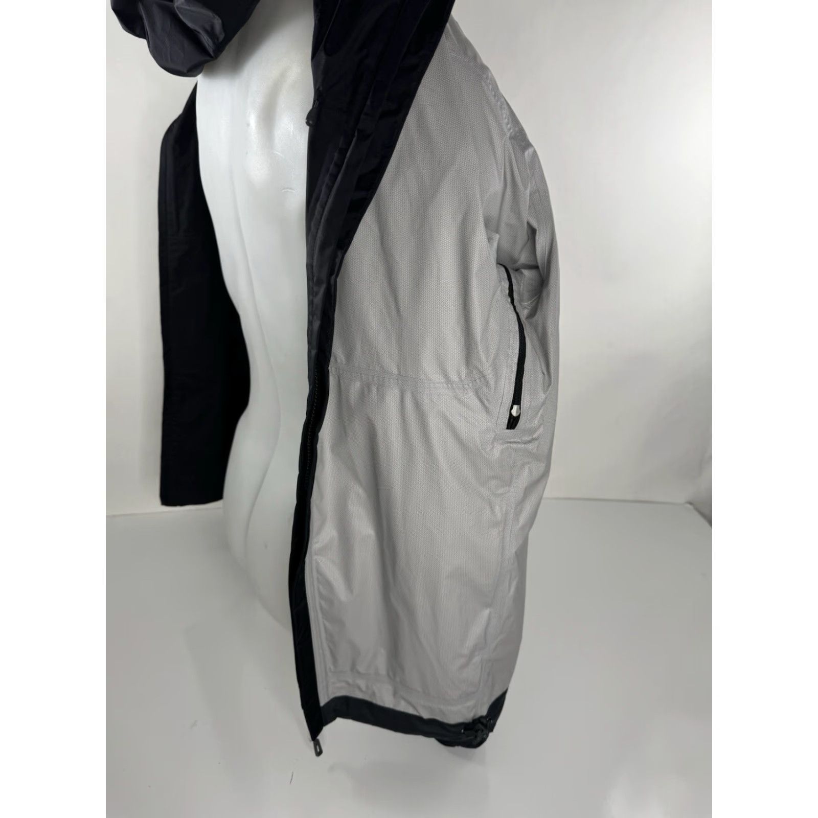 Patagonia Patagonia Windbreaker Hooded Jacket Md Black Men Regular Nylon N/A Size US M / EU 48-50 / 2 - 7 Thumbnail