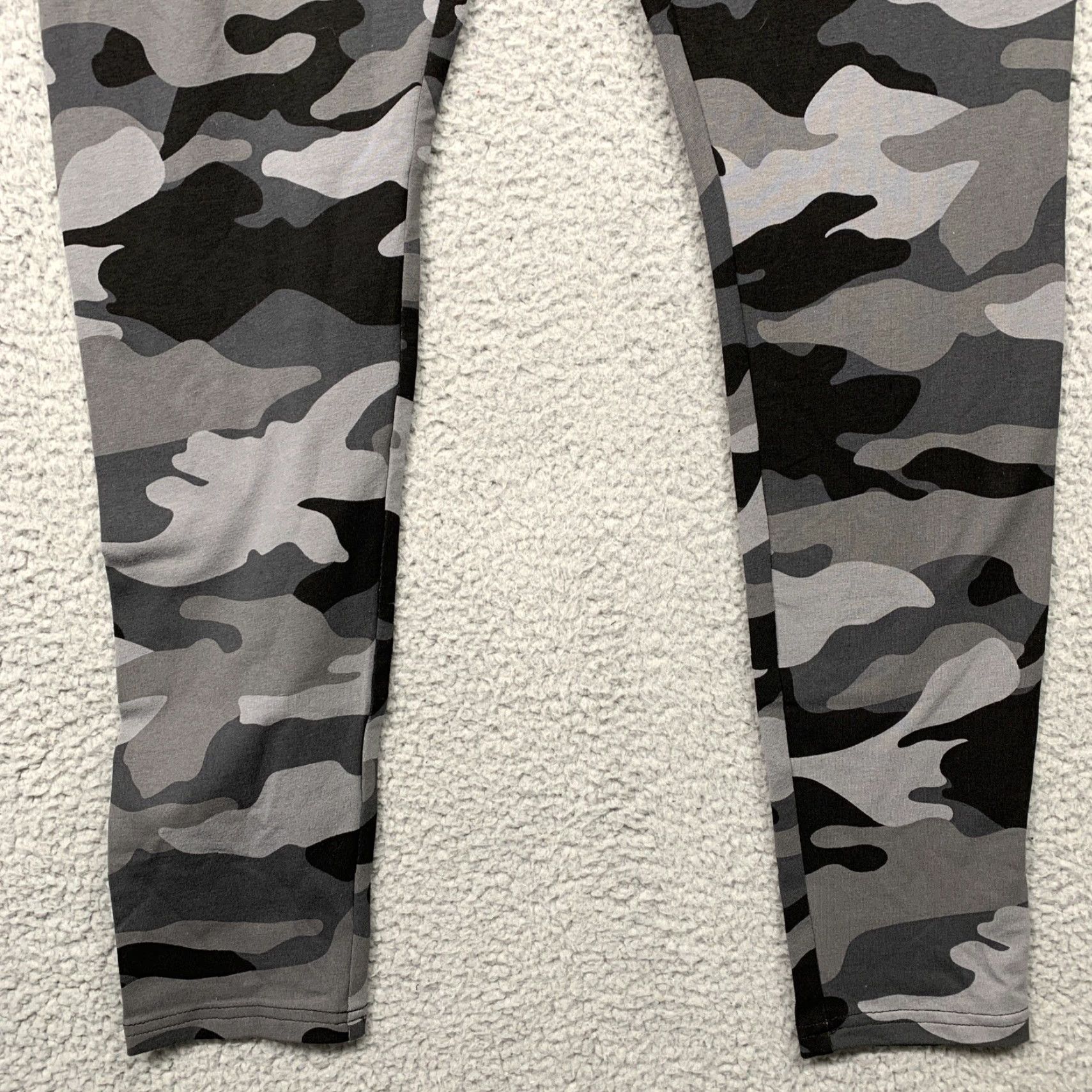 Vintage Wild Fable Women's High Rise Leggings Large Gray Camo Work Out Yoga NWT Size 36" / US 14 / IT 50 - 3 Thumbnail