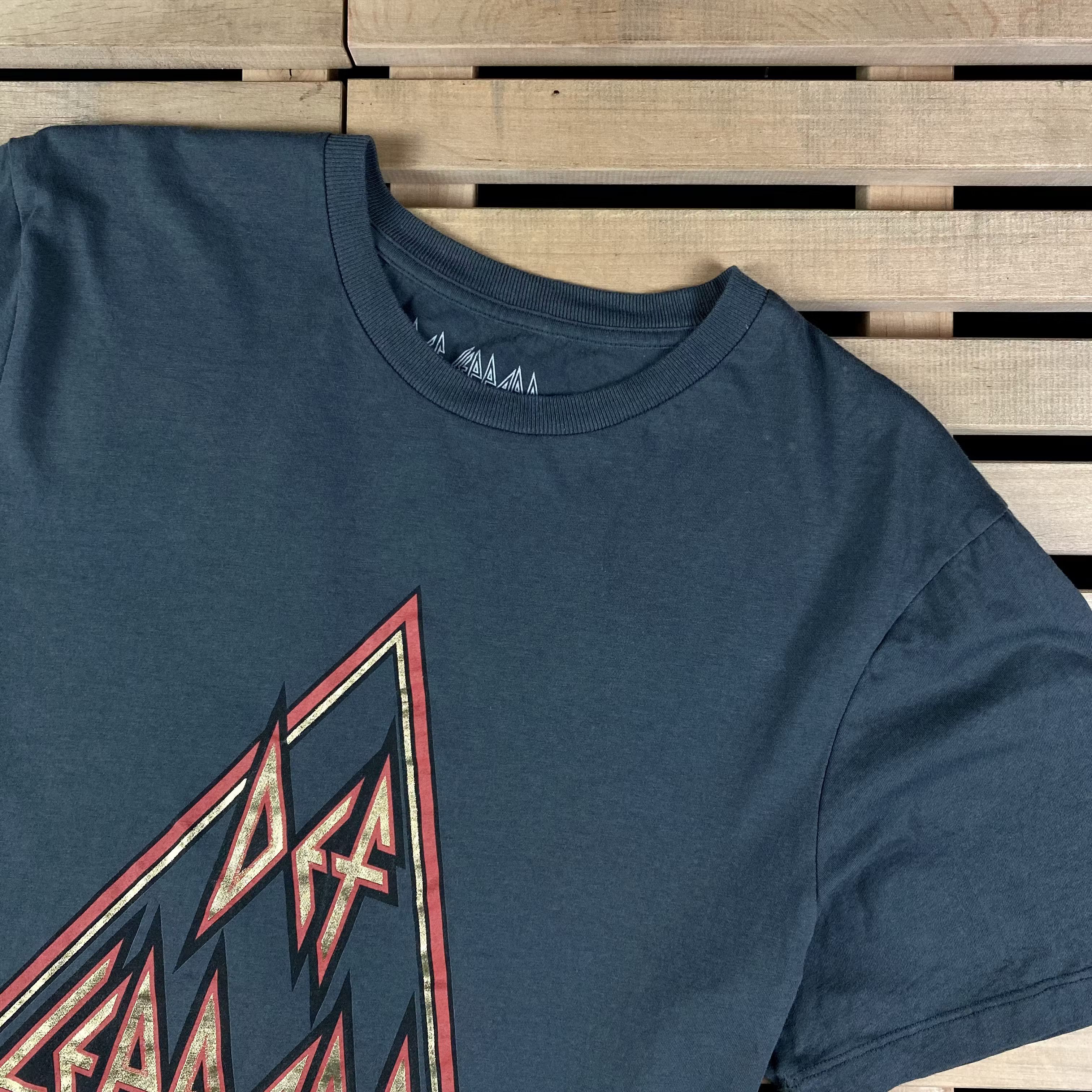 Band Tees × Vintage Mens Vintage T Shirt Def Leppard Size L Size US L / EU 52-54 / 3 - 2 Thumbnail