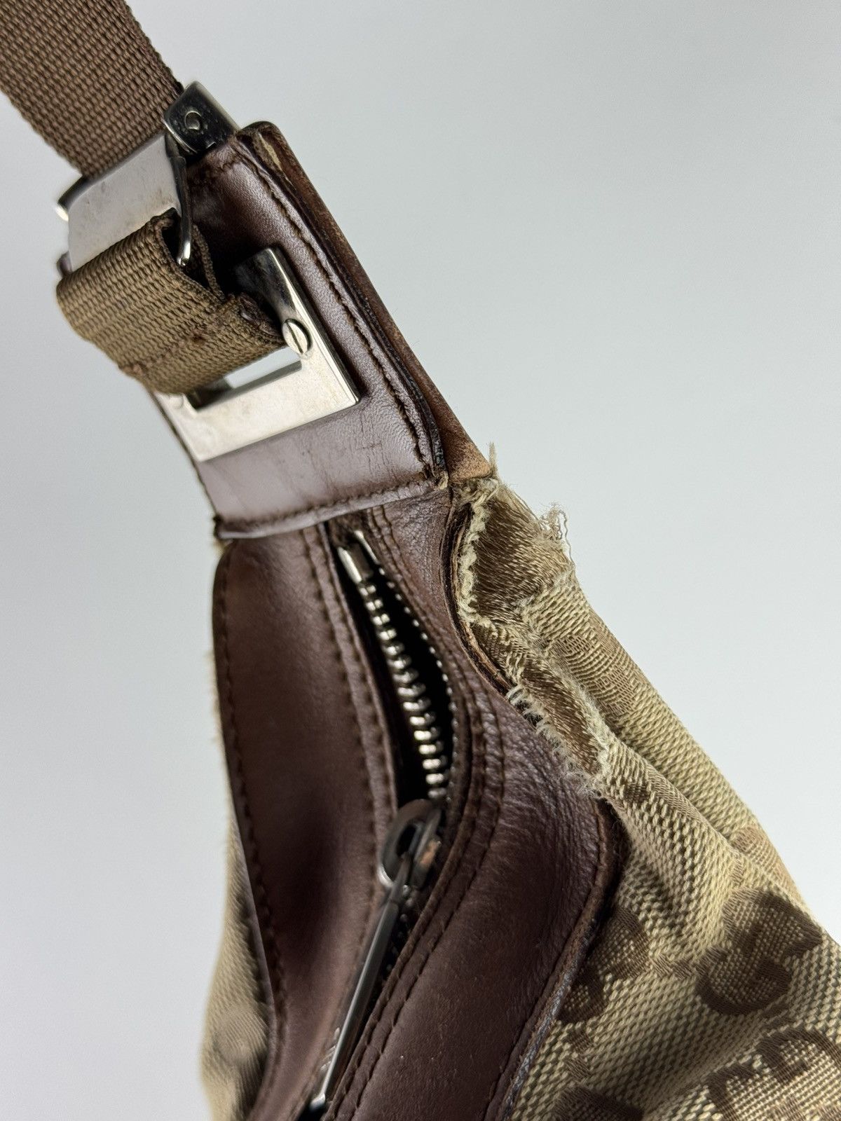 Gucci Vintage Gucci GG Shoulder Canvas Leather Bag Beige 019-0533 Size ONE SIZE - 18 Thumbnail