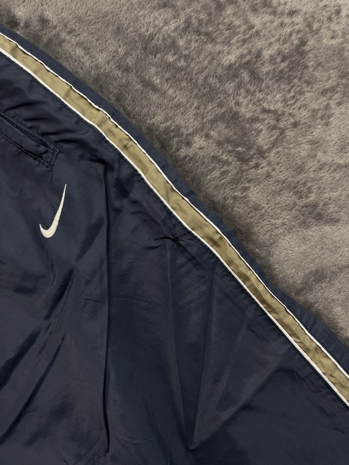 Nike 90s Nike Retro Baggy Track Pants Swoosh Logo Y2k Rare Size US 34 / EU 50 - 7 Thumbnail
