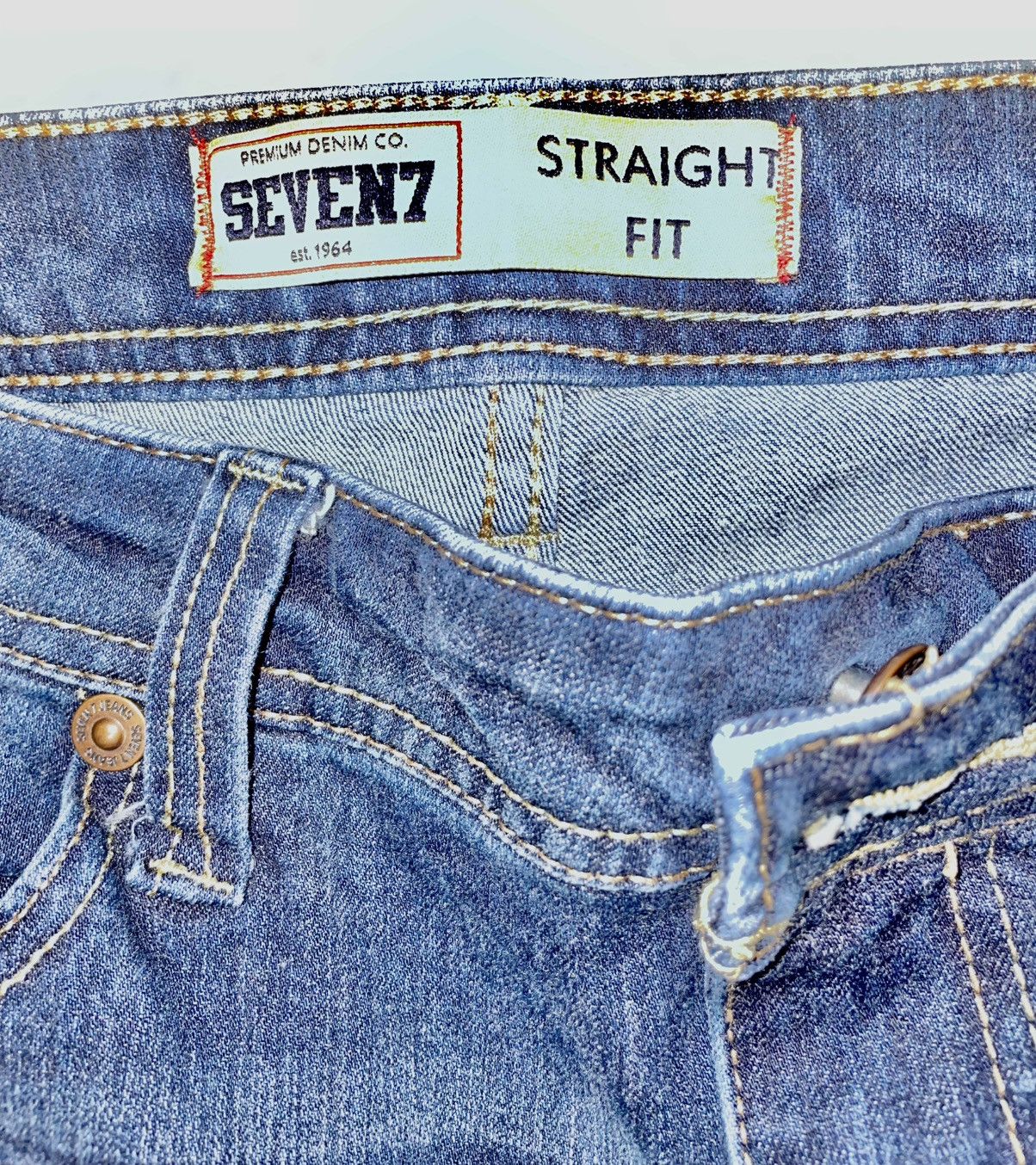 Seven 7 Seven7 36x34 Soft, loose Straight Fit medium denim Broken in Size US 36 / EU 52 - 3 Thumbnail