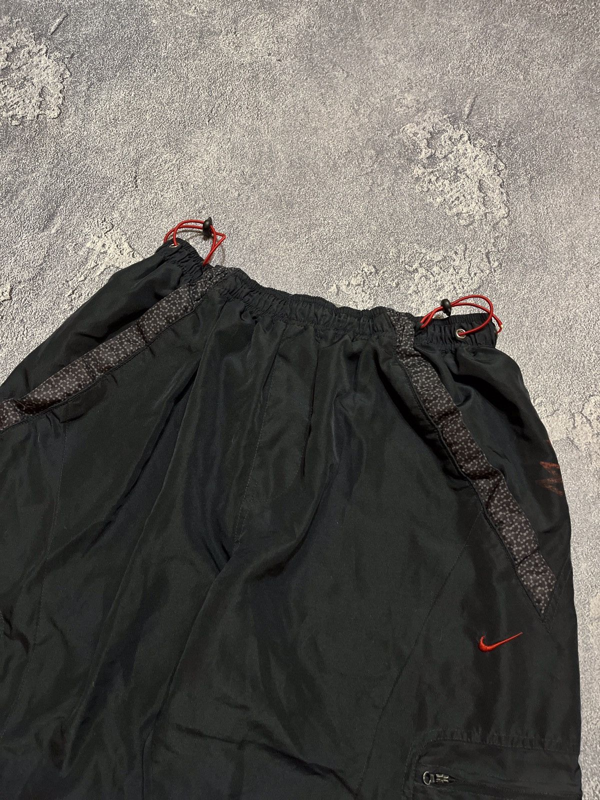Vintage Vintage Nike 90s Nylon TrackPants Size US 36 / EU 52 - 3 Thumbnail