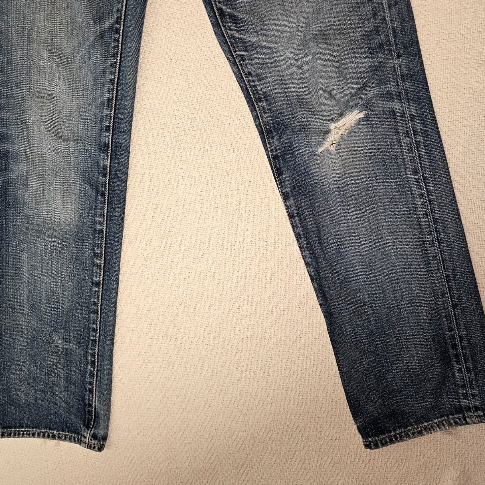 Uniqlo UNIQLO Jeans Men 30x32 Blue Medium Wash Distressed Cotton Denim Slim Straight 5-Pocket Belt Loops Vintage No Womens Mens Size US 30 / EU 46 - 2 Thumbnail
