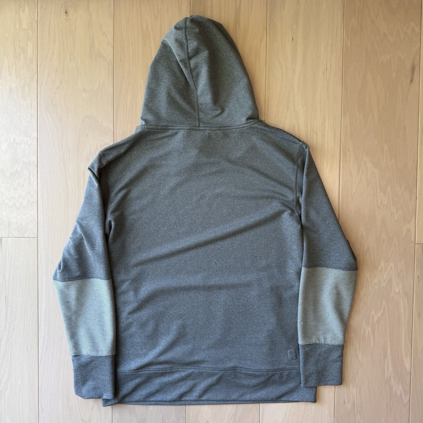 Vuori Vuori Hoodie Large Gray Hooded Pullover Yoga Athleisure Size US L / EU 52-54 / 3 - 7 Thumbnail