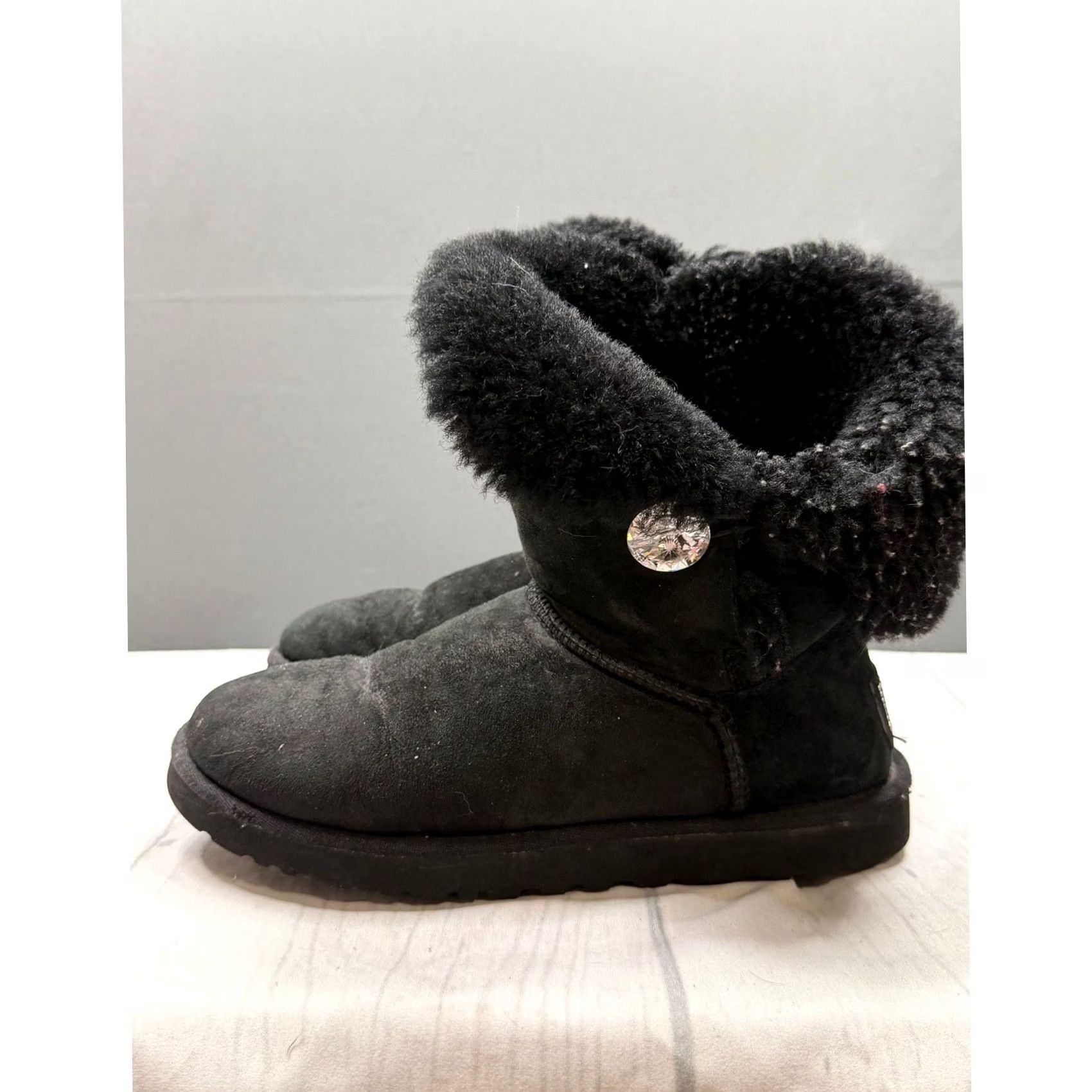 Ugg UGG Bailey Button Boots Womens Black Suede Shearling Mid-Calf Size 8 Size US 8 / IT 38 - 2 Thumbnail