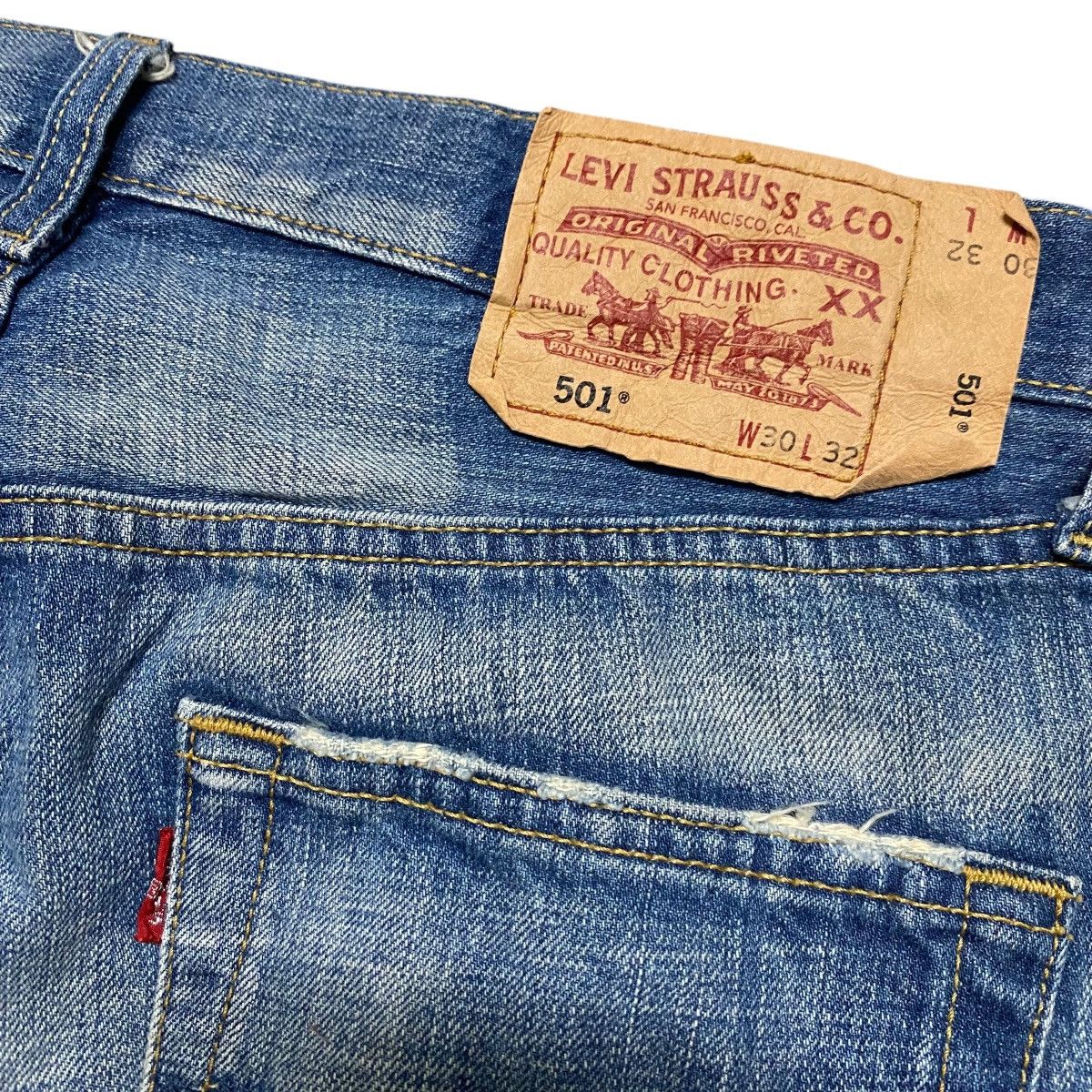 Levi's Vintage Levis 501 Thrashed Jeans Size US 31 - 14 Thumbnail
