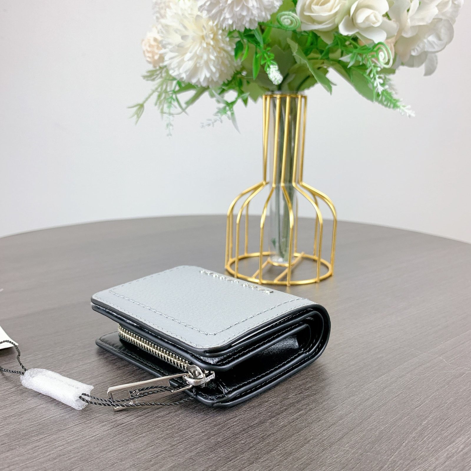 Marc Jacobs Marc Jacobs 4P3SMP041S02 Groove Mini Compact Wallet IN Gray Size ONE SIZE - 3 Thumbnail