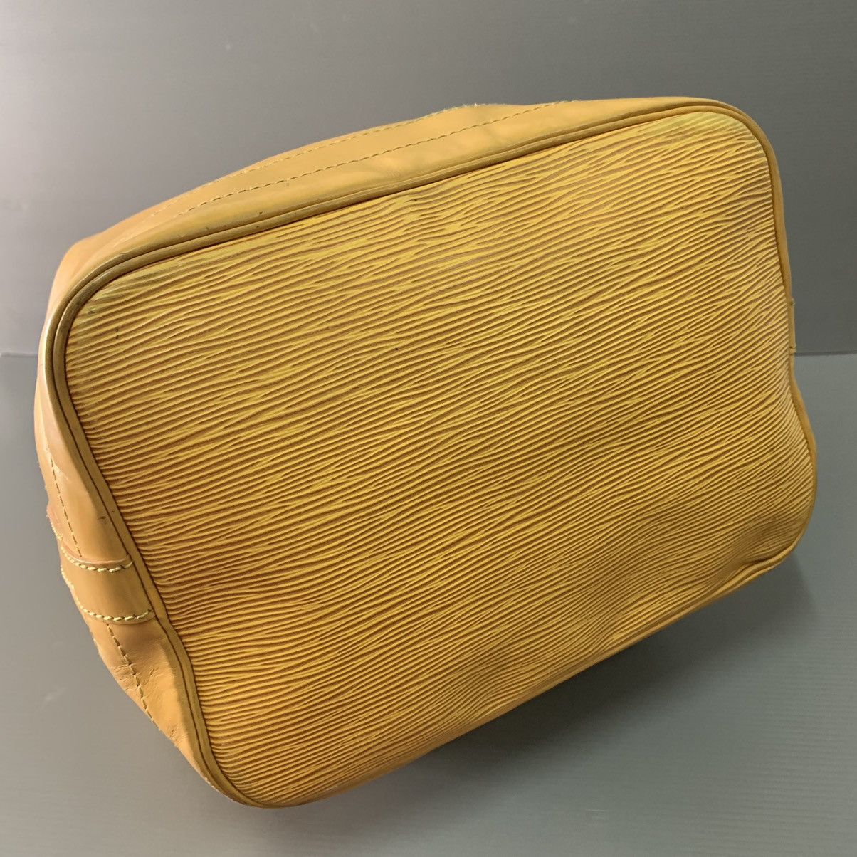 Louis Vuitton Louis Vuitton Epi Leather Bucket Gm Size ONE SIZE - 11 Thumbnail