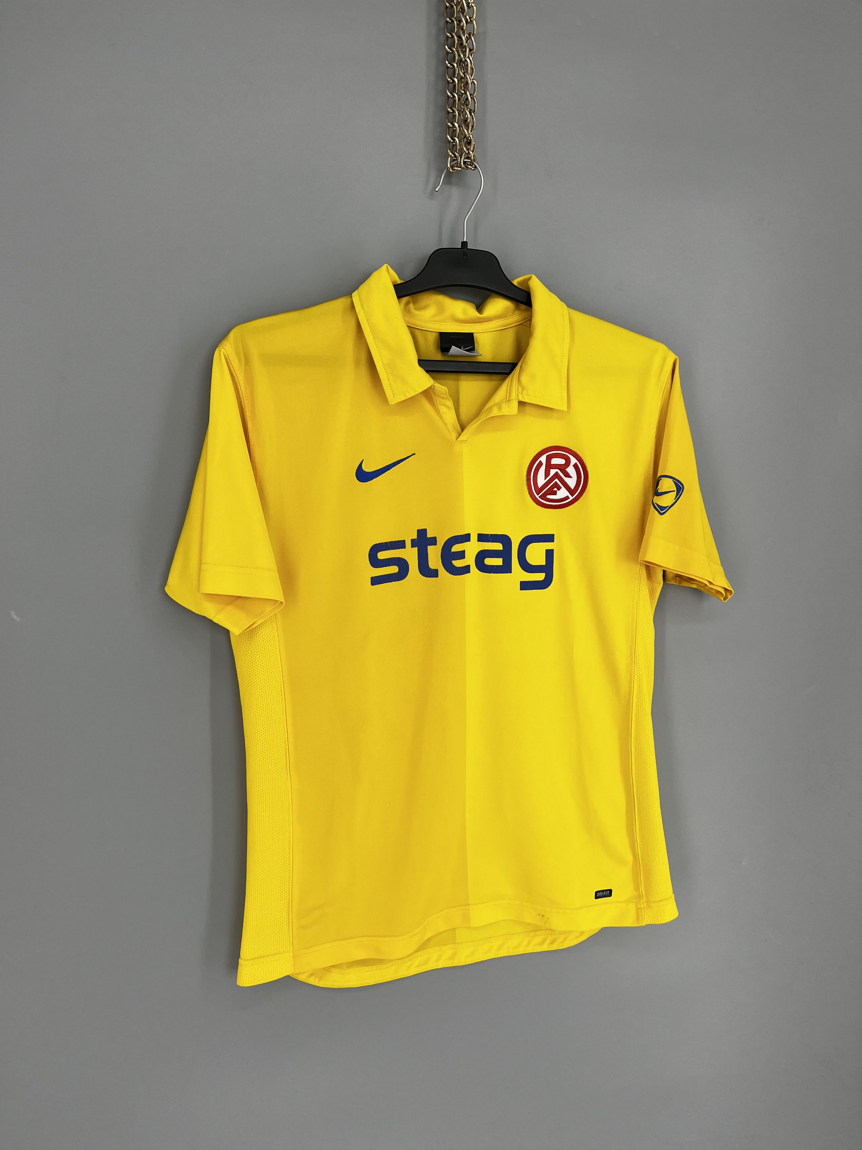 Nike Vintage Nike Rot Weiss Essen RWE Yellow Rare Jersey Shirt Size US XS / EU 42 / 0 - 2 Thumbnail