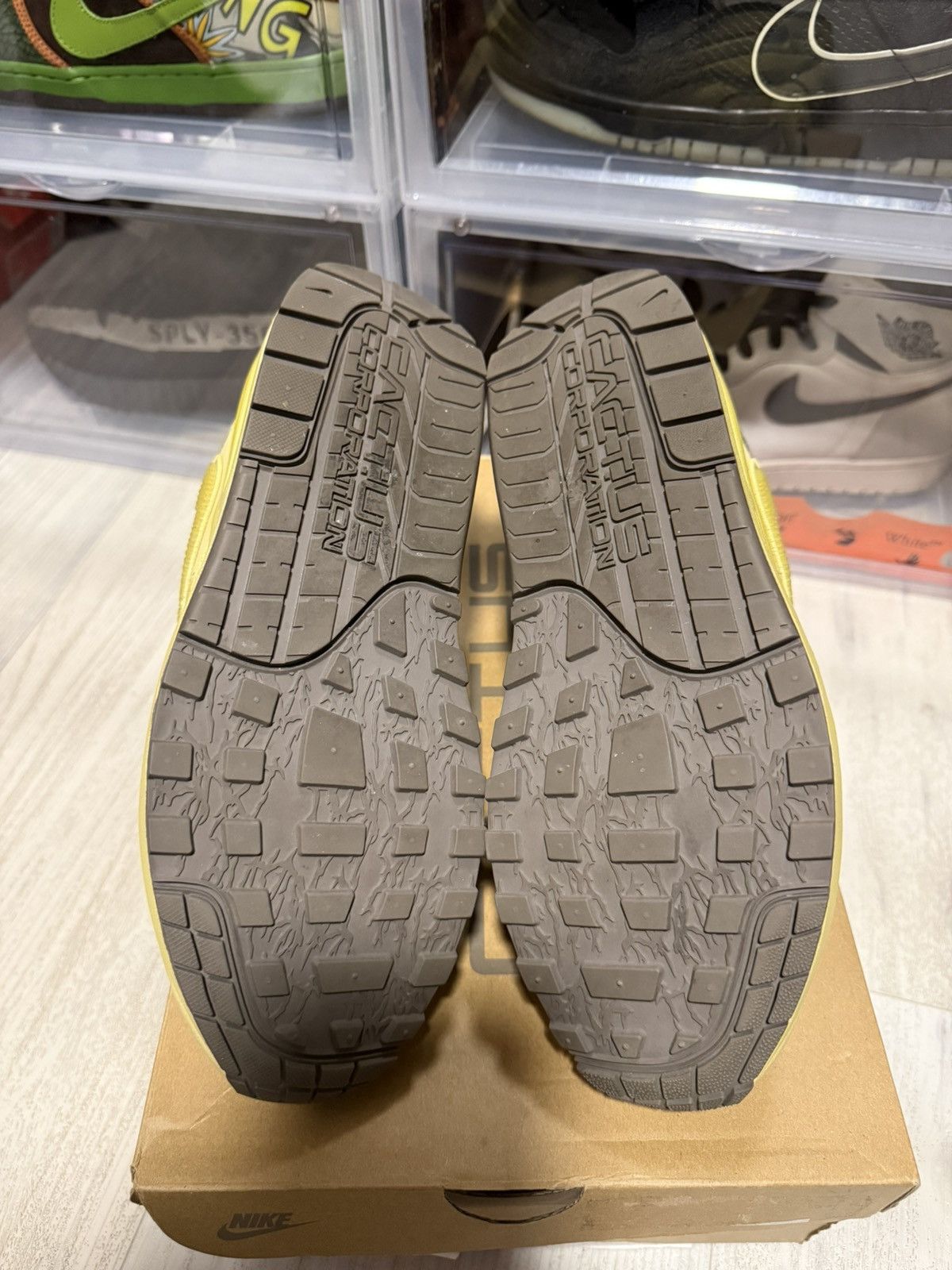 Nike × Travis Scott Nike Air Max 1 Cactus Jack Saturn Gold Size US 8.5 / EU 41-42 - 7 Thumbnail