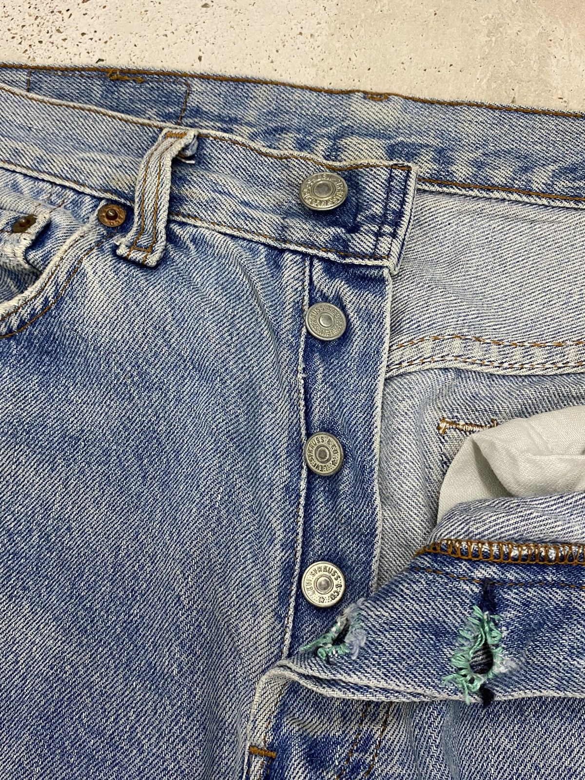 Levi's Vintage 80s Levis Big E Button 555 Distressed Light blue Jea Size US 29 - 7 Thumbnail