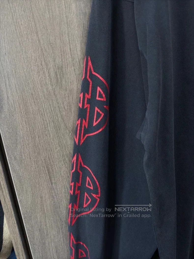 Balenciaga Balenciaga Bitcoin Distressed Long Sleeve. Size US XS / EU 42 / 0 - 2 Thumbnail