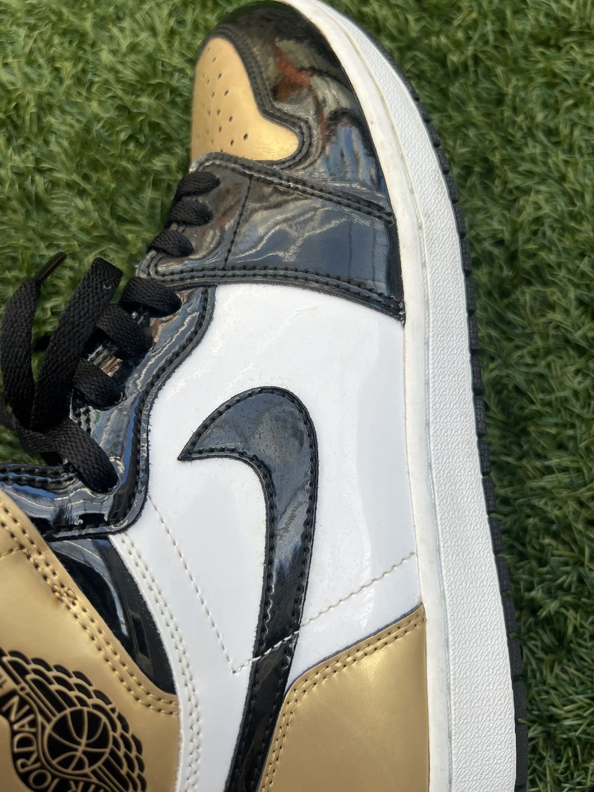 Jordan Brand Jordan 1 Patent Gold Toe Size US 10.5 / EU 43-44 - 18 Thumbnail