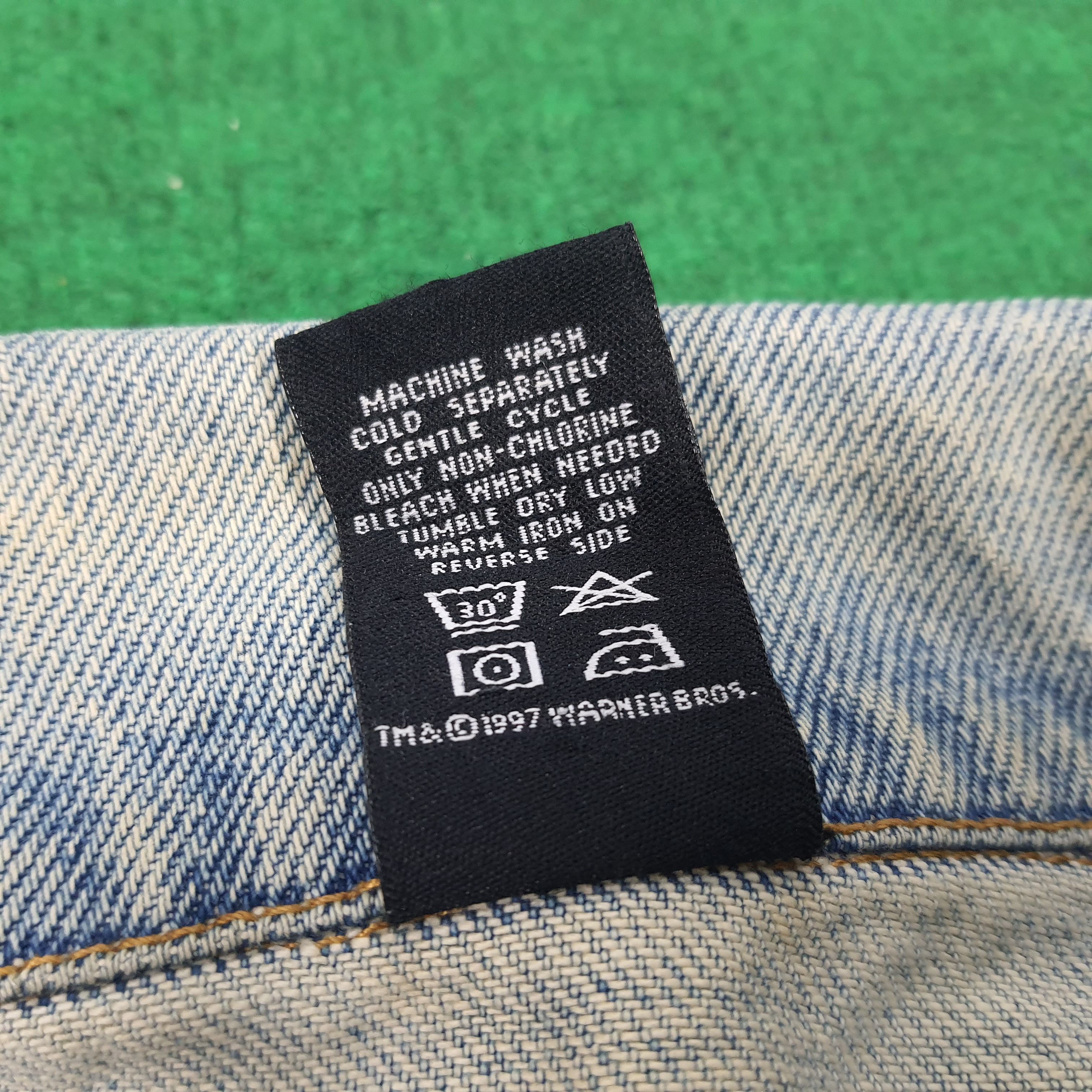 Vintage × Warner Bros Vintage Warner Bros. Studio Embroidered Denim Jeans Jacket Size US L / EU 52-54 / 3 - 6 Thumbnail