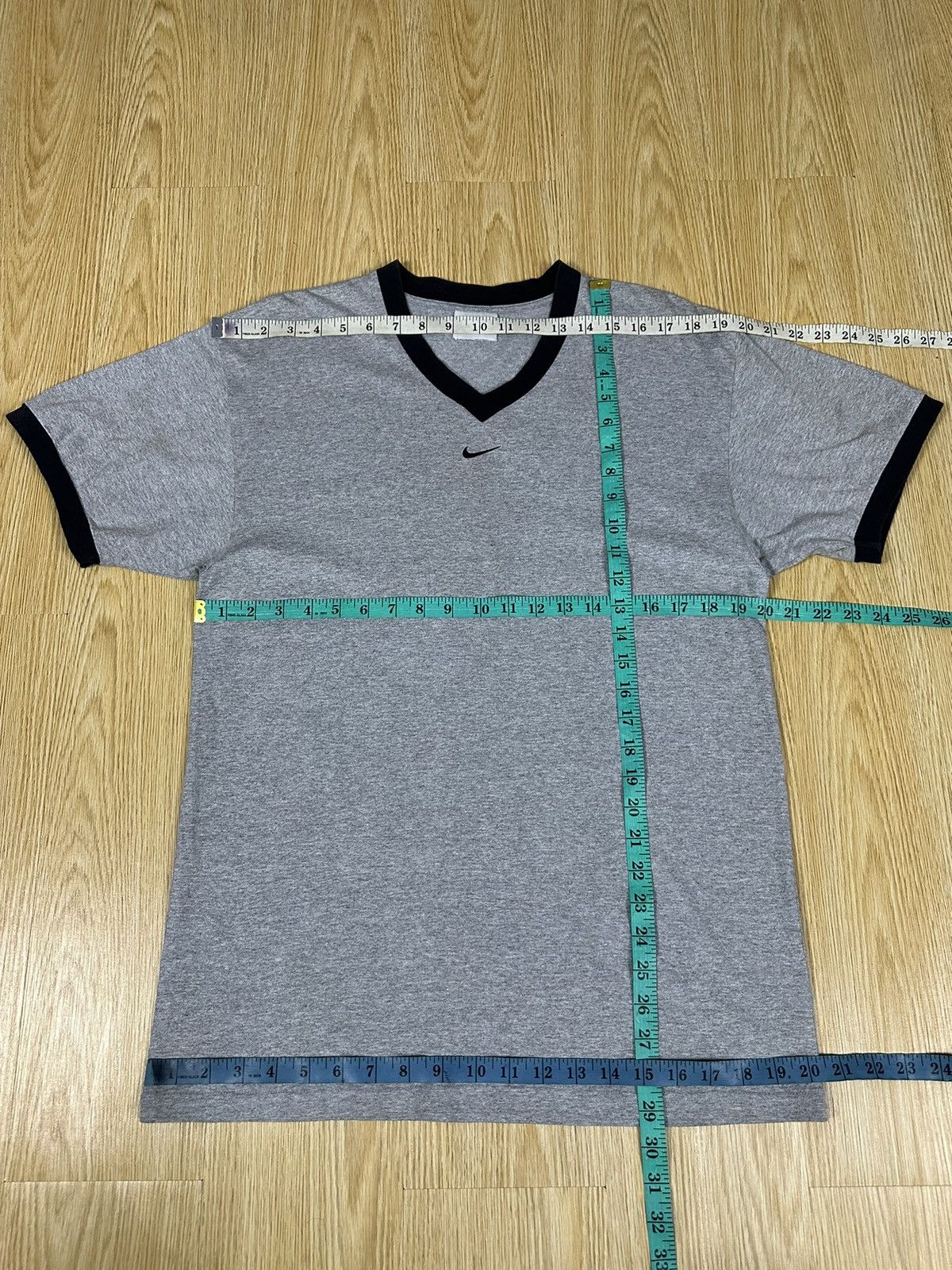 Nike 90s Nike Center Swoosh Logo Vintage Tshirt A395 Size US L / EU 52-54 / 3 - 5 Thumbnail
