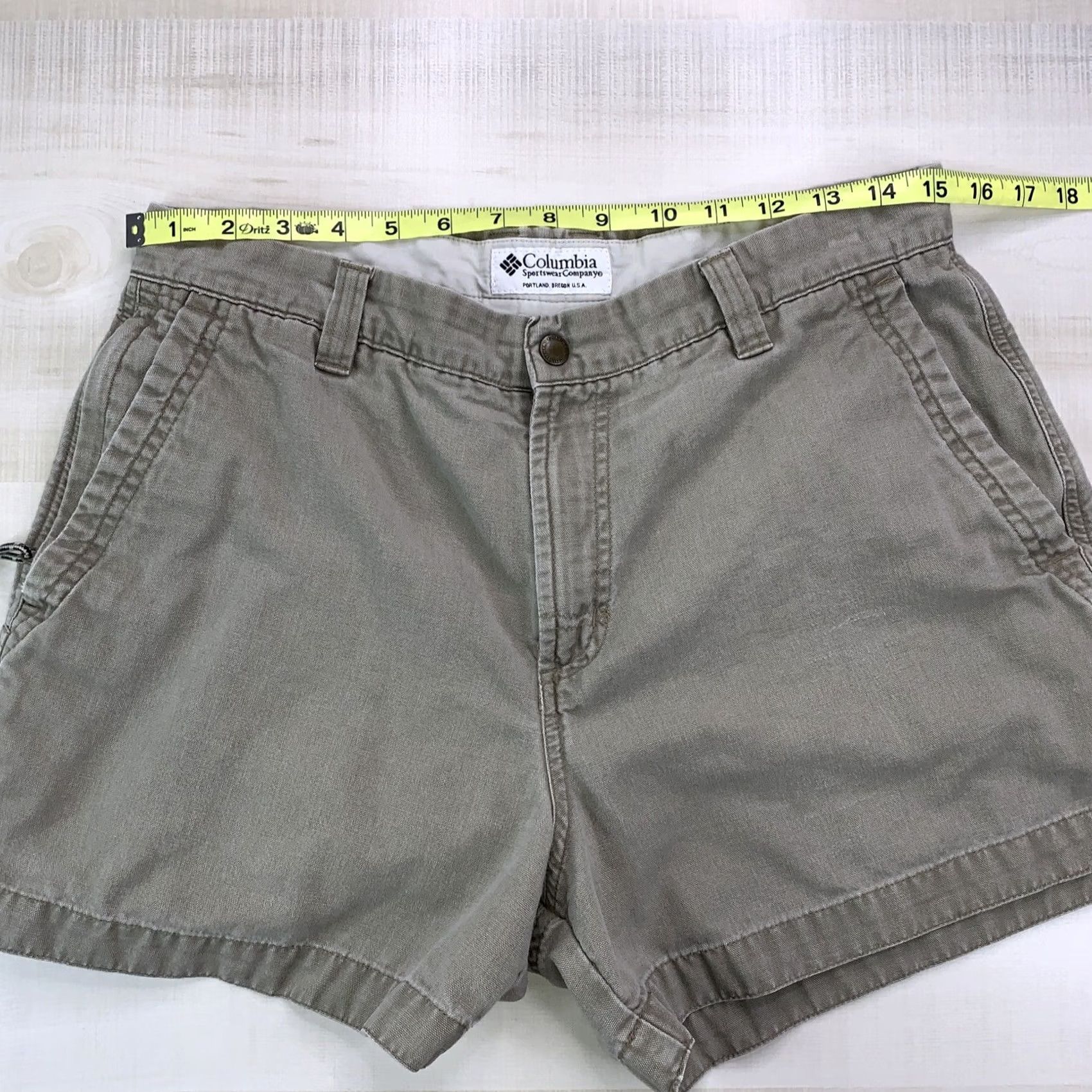 Vintage VINTAGE Columbia Khaki Shorts Womens Petites 12P-49A Shirt Shorts Womens Petites Khaki Green 90s Outdoor Mens Girls Size 34" / US 12 / IT 48 - 2 Thumbnail