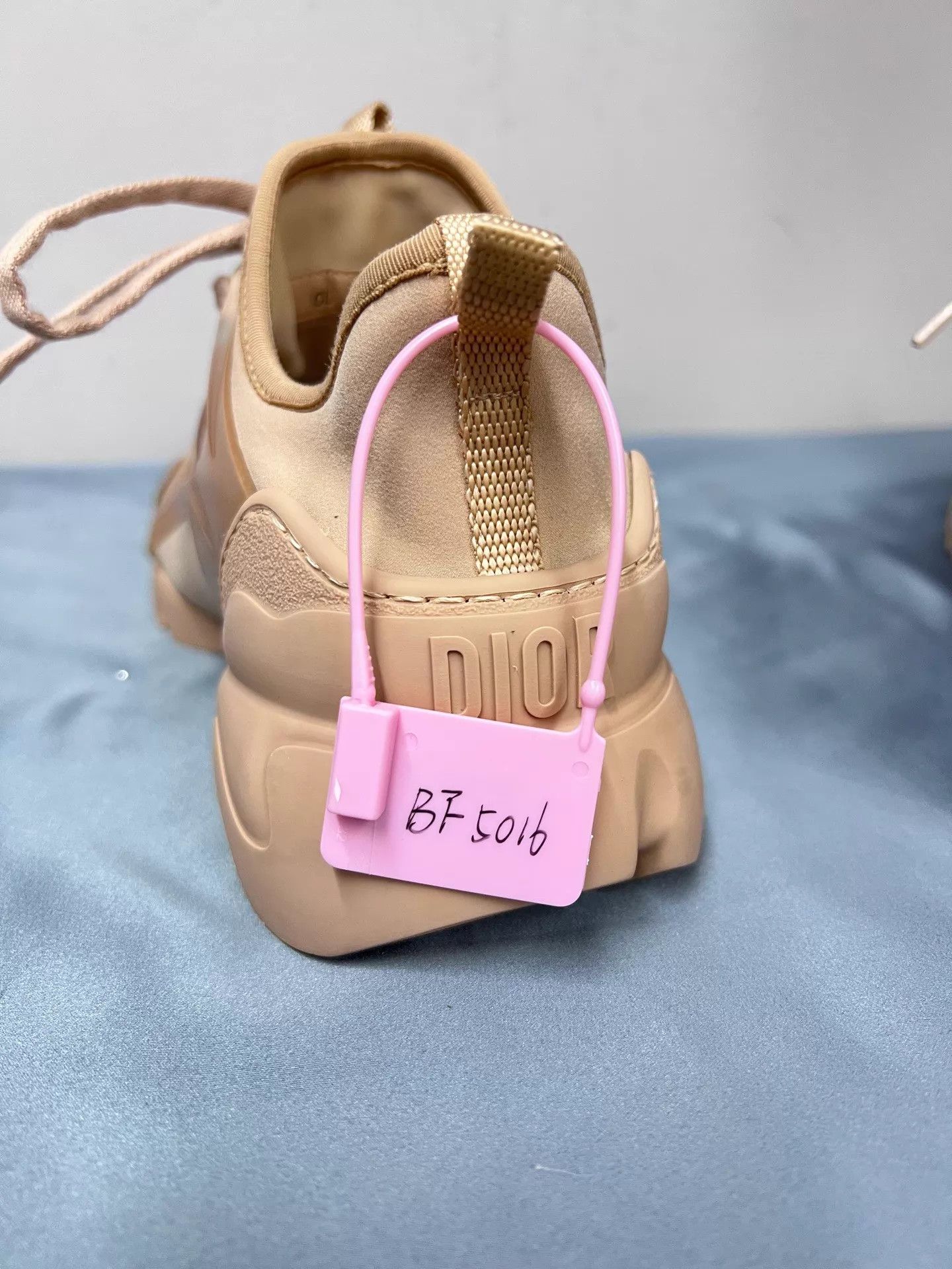 Dior Dior D-Connect nude low-top sneaker 36 mint Size US 5.5 / IT 35.5 - 9 Thumbnail