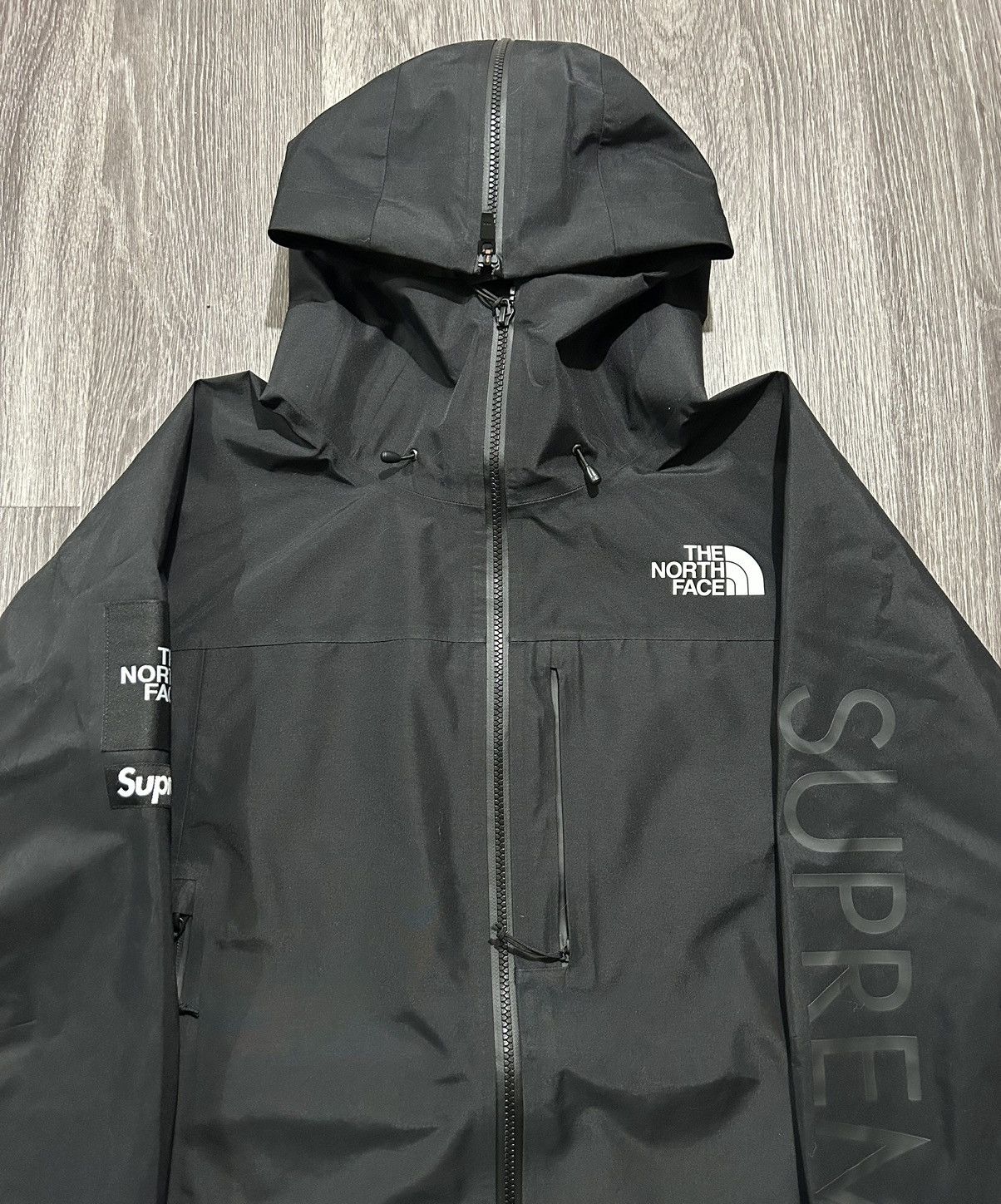 Supreme Supreme x TNF SS24 Split Taped Seam Shell Jacket Sz XL NWT