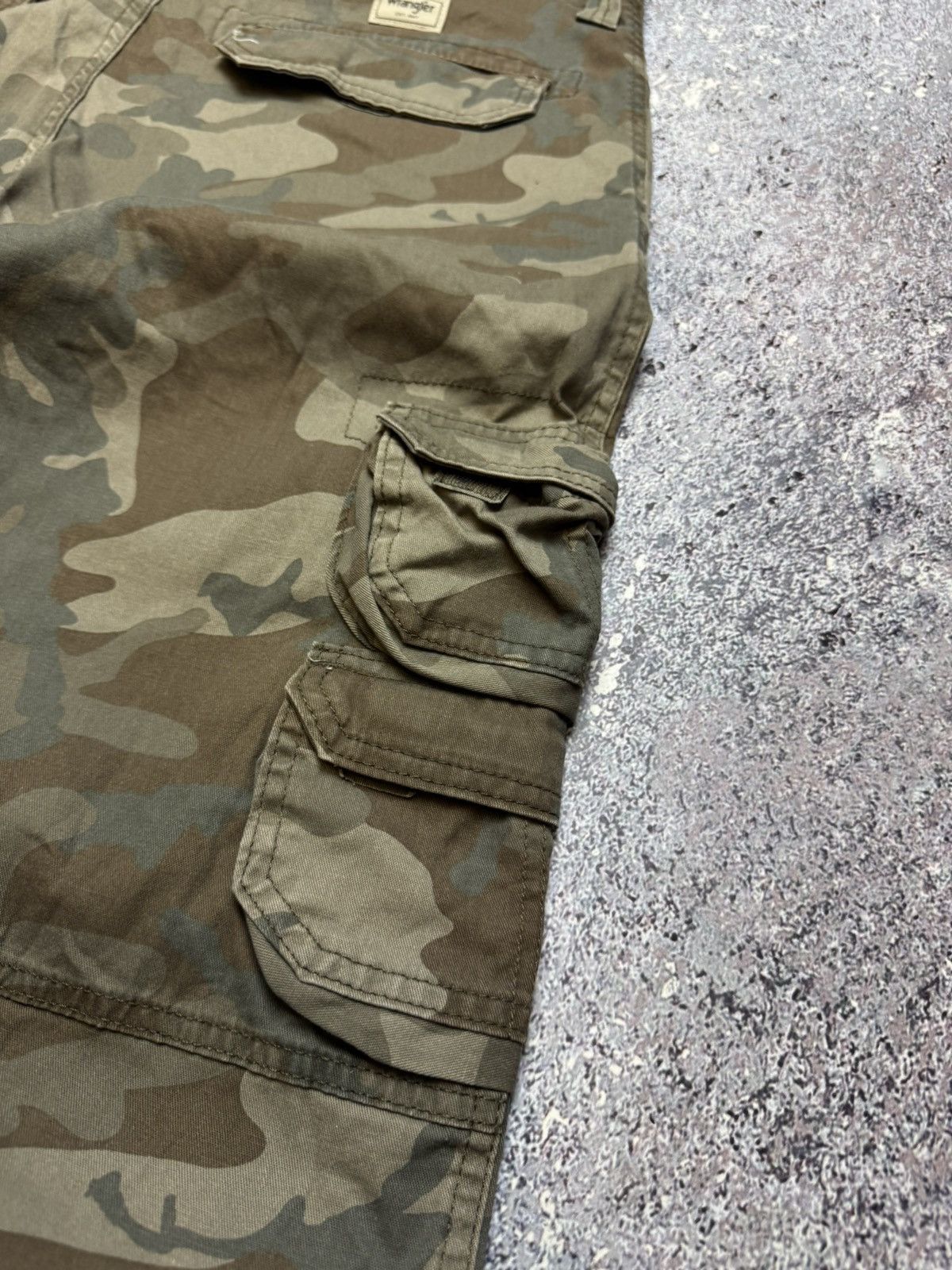 Wrangler CRAZY WRANGLER MULTIPOCKET TACTICAL CAMO PANTS Size US 36 / EU 52 - 13 Thumbnail