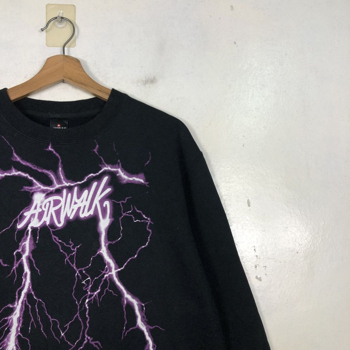 Japanese Brand 📌Vintage Sweatshirt Airwalk Storm Design Big Logo Size US L / EU 52-54 / 3 - 8 Thumbnail