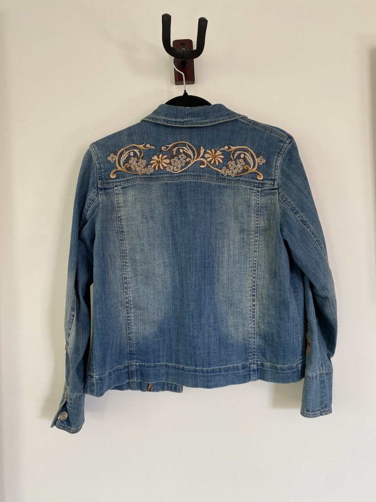 Vintage Western floral embroidered jewels distressed jean jacket Size S / US 4 / IT 40 - 2 Thumbnail