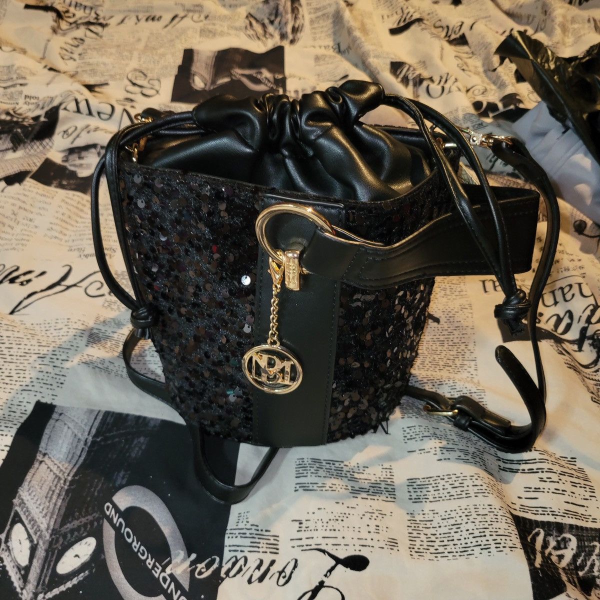 Badgley Mischka Badgley Mischka Black sequins bucket bag Size ONE SIZE - 2 Thumbnail