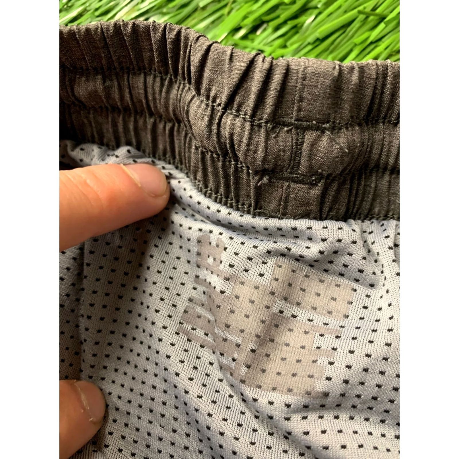 Under Armour UNDER ARMOUR HEATGEAR ORIGINAL 2016 MEN BEACH SHORTS M Gray Pockets Regular Swim Beach Mens Size US 31 - 4 Thumbnail
