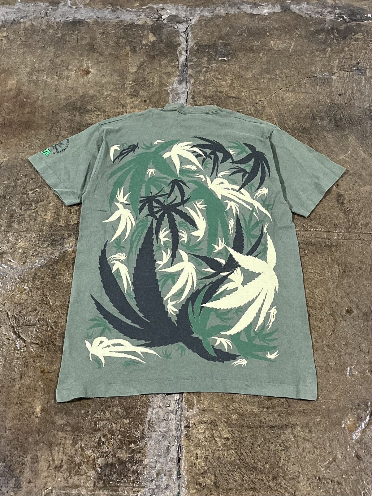 Vintage Crazy Vintage 90s All Over Print Weef Pot Leaf Drug Tee Size US L / EU 52-54 / 3 - 2 Thumbnail