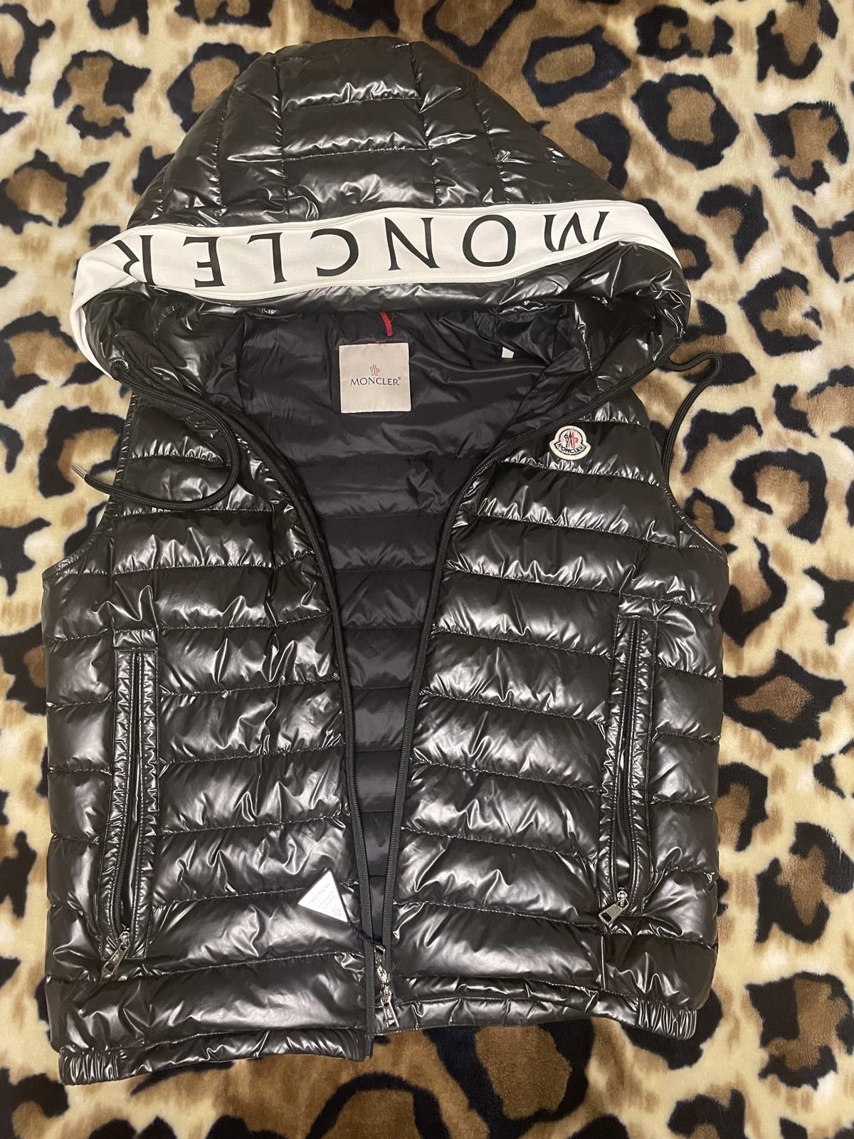 Moncler Moncler Akaishi Puffer Vest Size US M / EU 48-50 / 2 - 1 Thumbnail