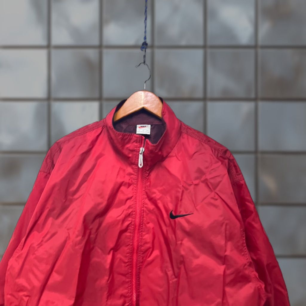 Nike Vintage Nike Swoosh Windbreaker Jacket L Red Men Size US L / EU 52-54 / 3 - 1 Thumbnail